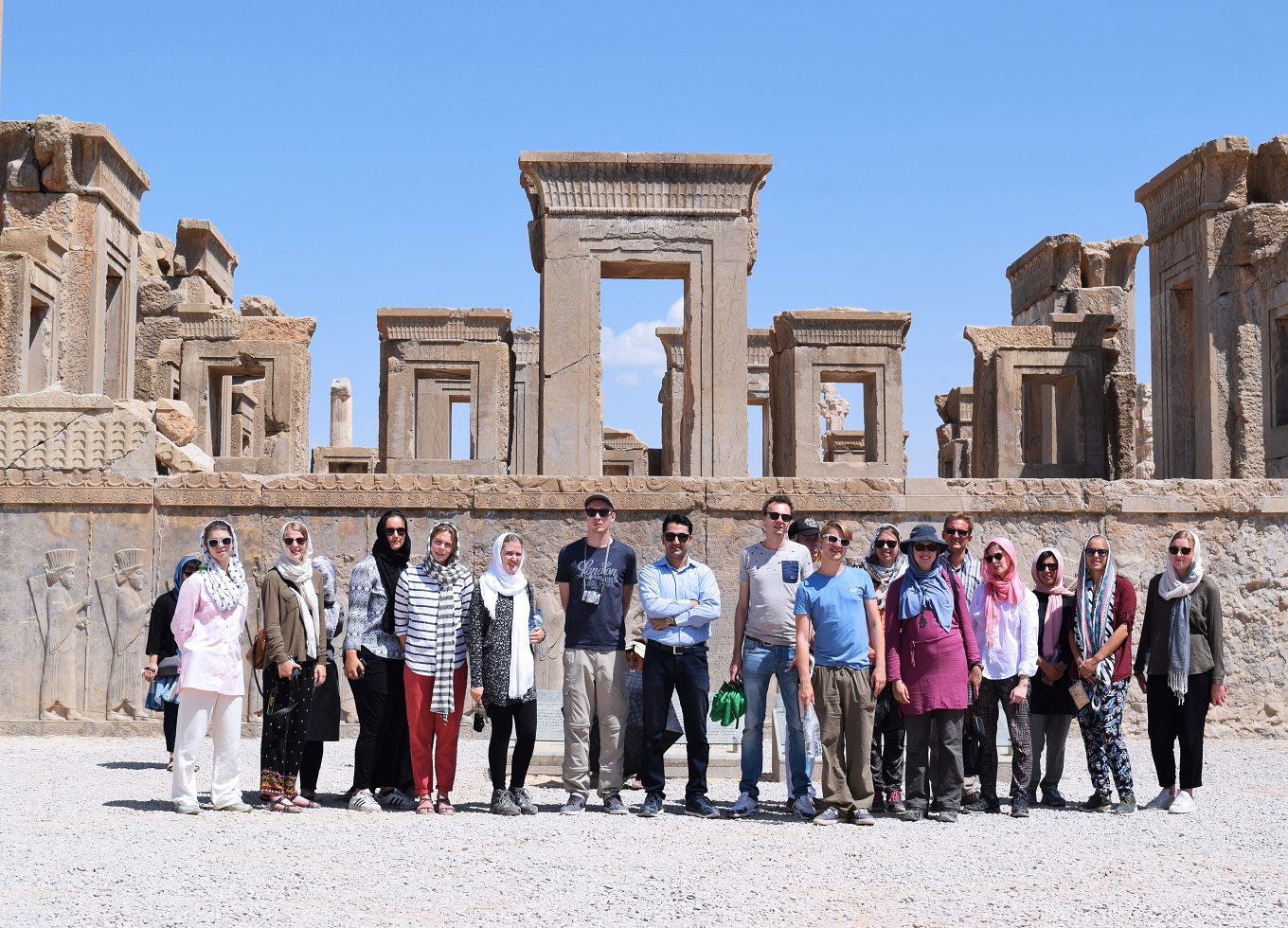 woman dress code in iran for traveling