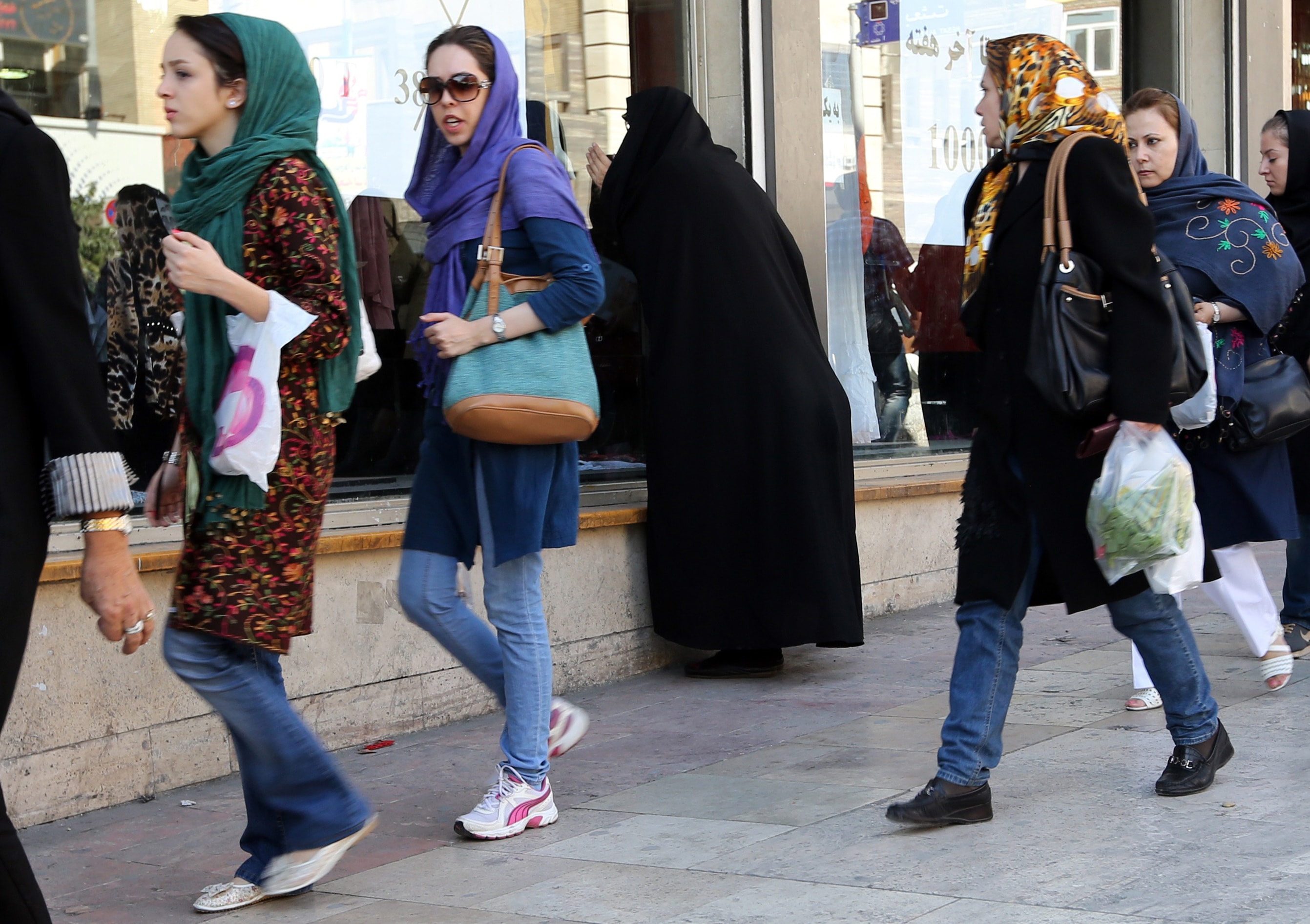 Manteau is to wear over your shirt or tunic to cover the lower waist, up to your knees. Manteaus are the most common form of clothing among Iranian women and are usually worn over a shirt and with long pants or jeans. irtouring.com