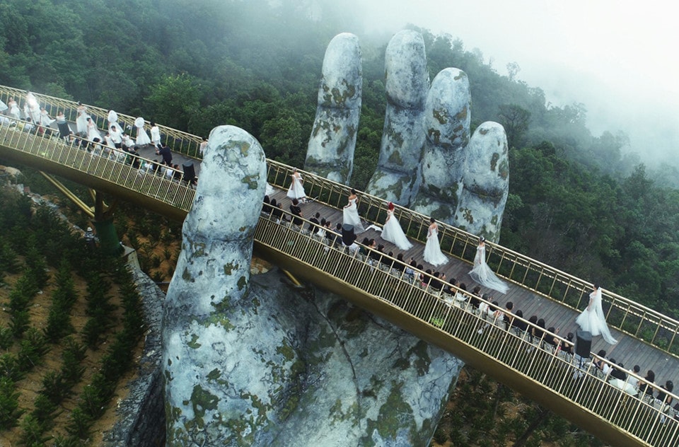 what is the best way to get to golden bridge of ba na hills