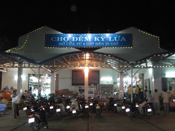 ku lua night market vietnam lang son city