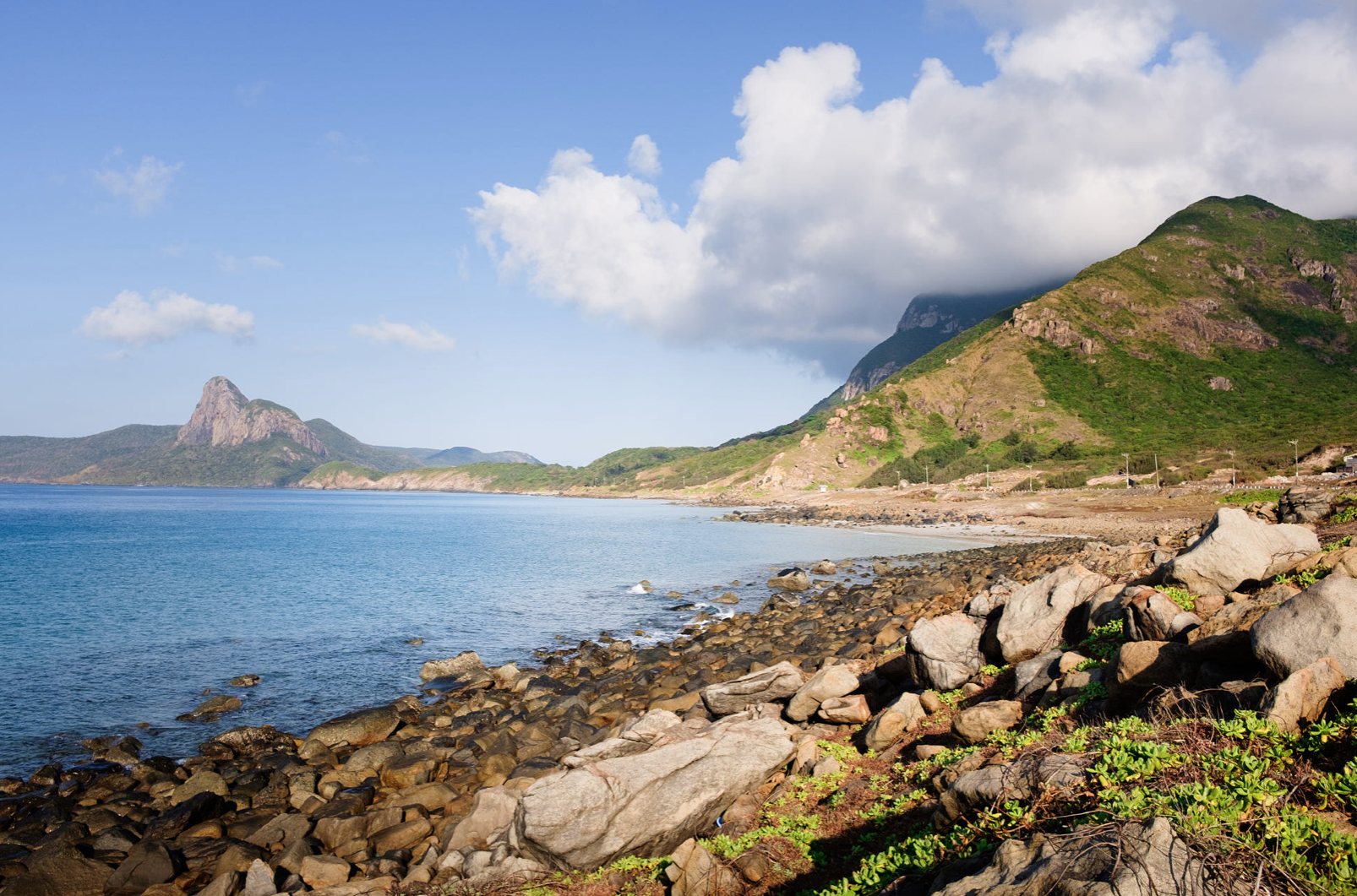 trekking con dao island vietnam