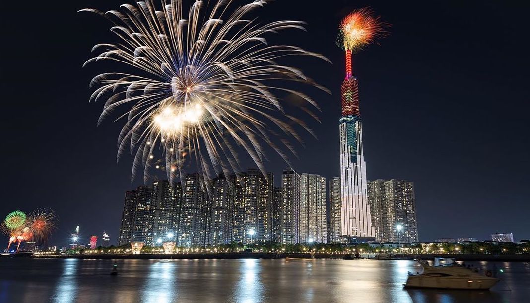 landmark 81 at night