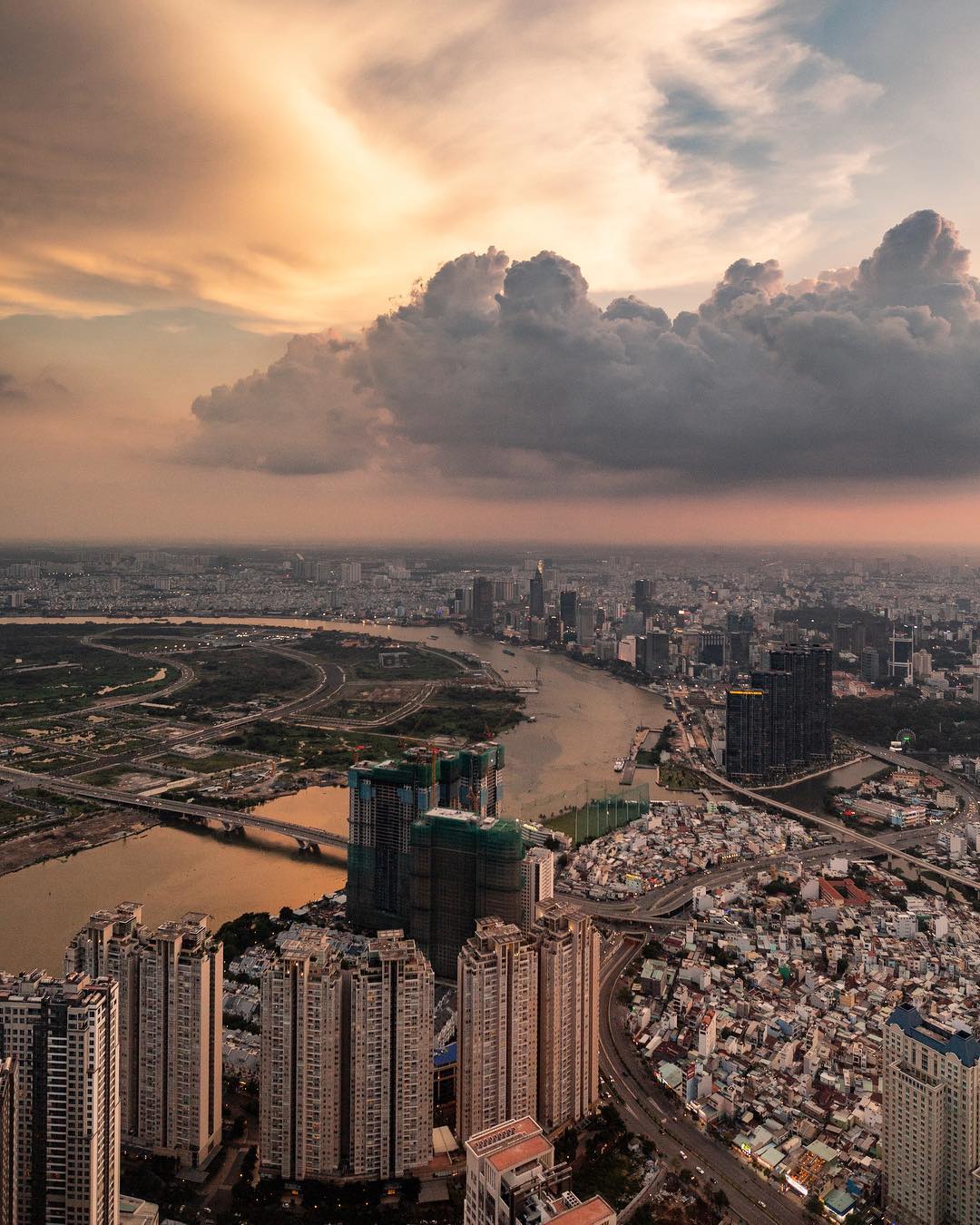 landmark 81 view from observation desk 