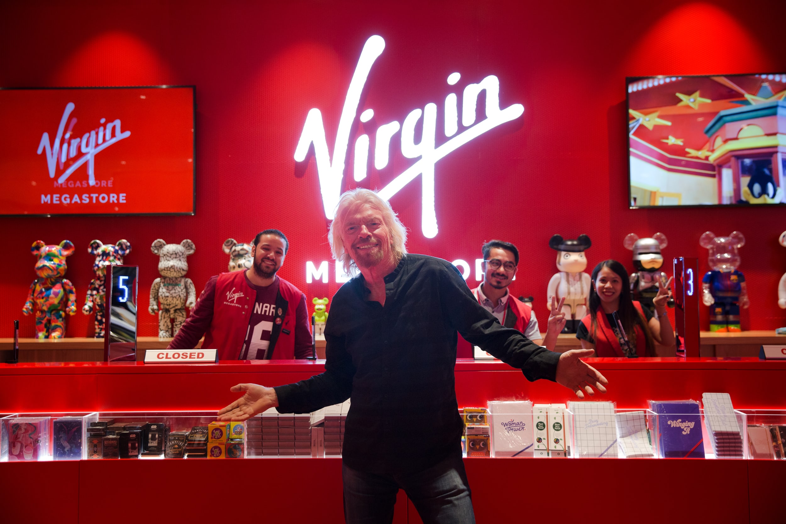 Virgin Megastores Dubai - Richard Visit Richard Branson visiting Virgin Megastores in Dubai