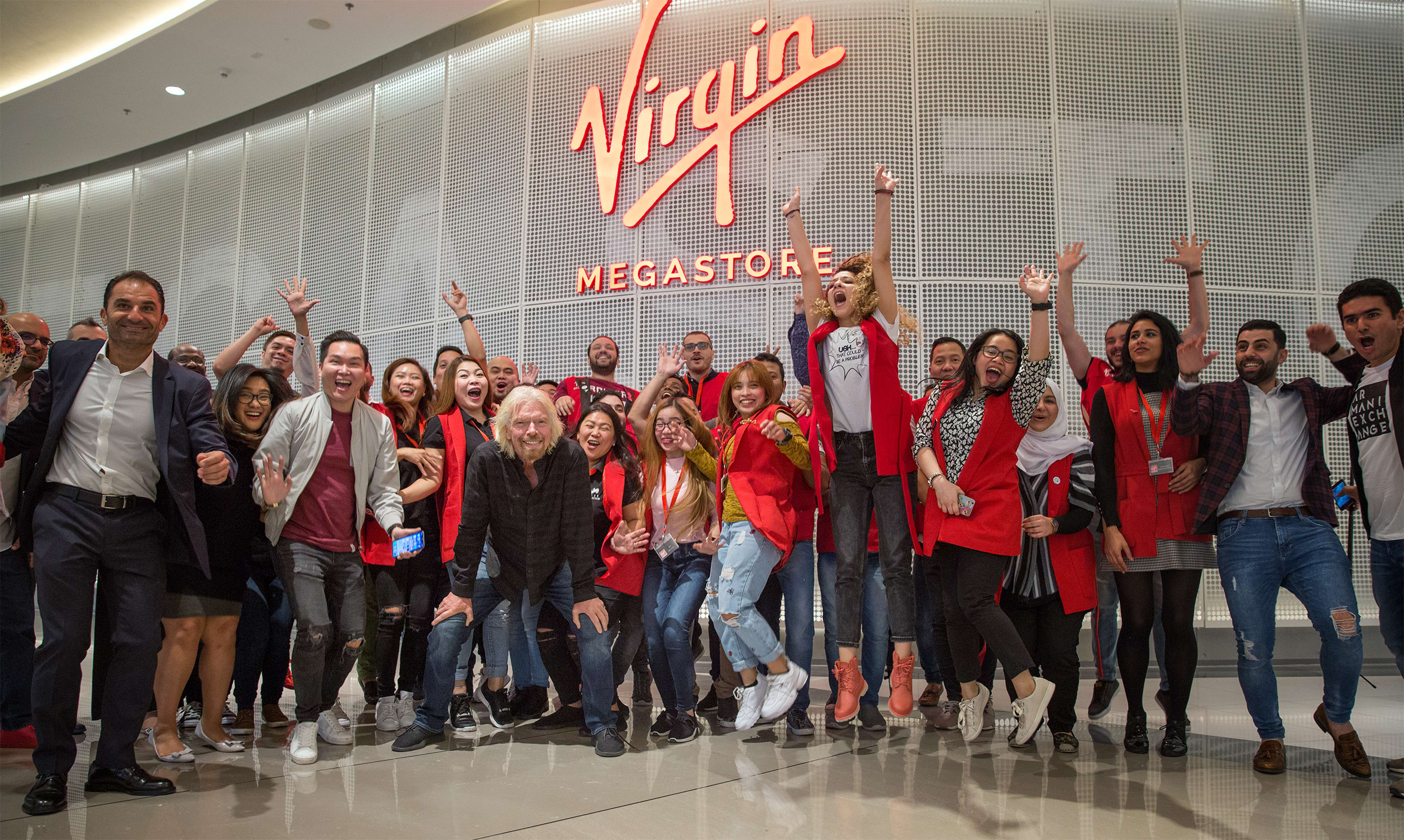 Virgin Megastores Dubai - Richard Visit Richard Branson visits Virgin Megastores Dubai