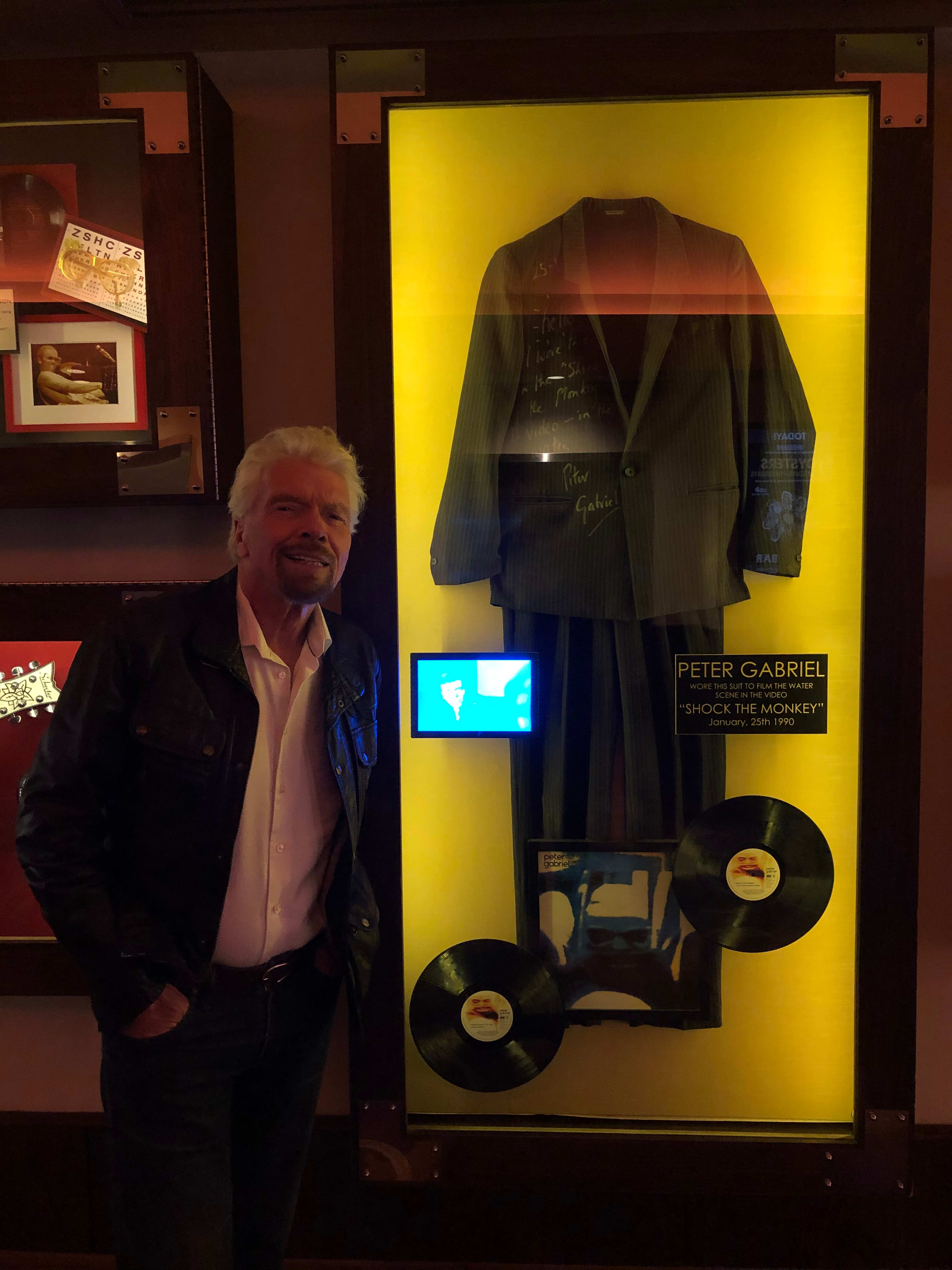 Richard Branson - Las Vegas Hotels - Peter Gabriel suit Richard Branson - Las Vegas Hotels - Peter Gabriel suit