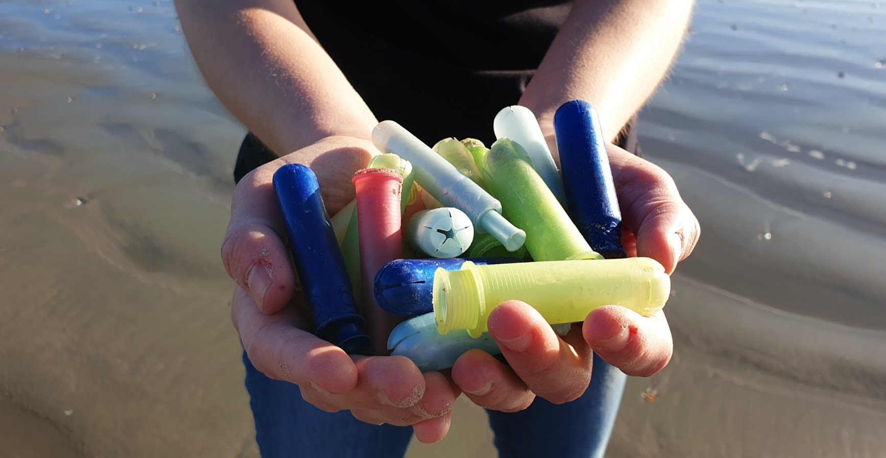 Tampon applicators Ella Daish found washed up on the beach Tampon applicators Ella Daish found washed up on the beach