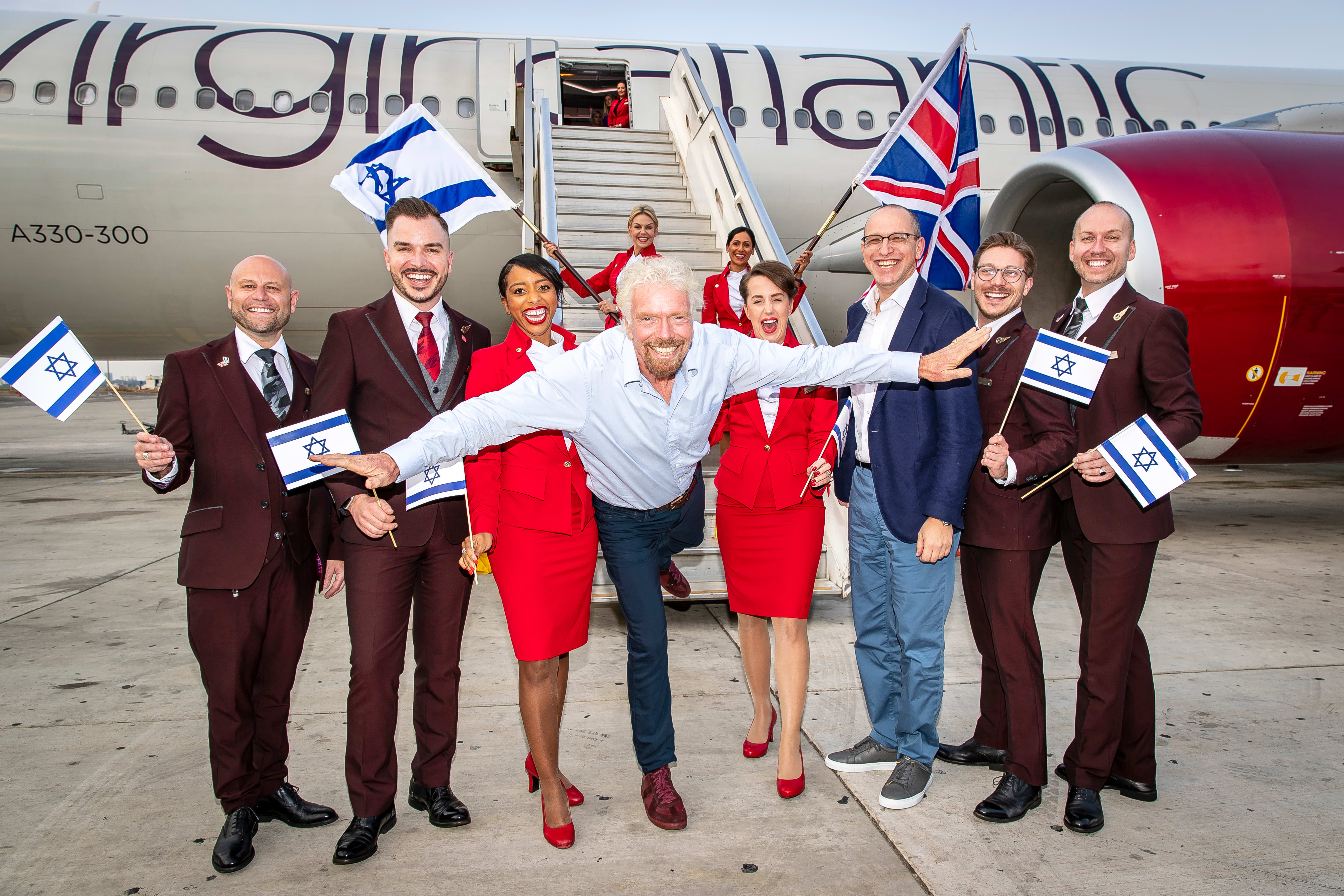 Richard Branson, Shai Weiss and the crew Richard Branson, Shai Weiss and the crew