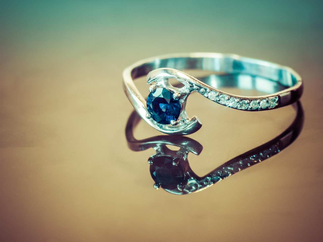 Guide to Sapphire Engagement Rings in Manchester