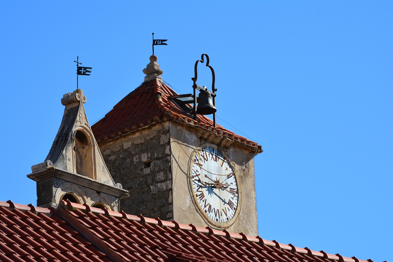 4 Reasons Why Fall is The Best Time for Roof Replacement
