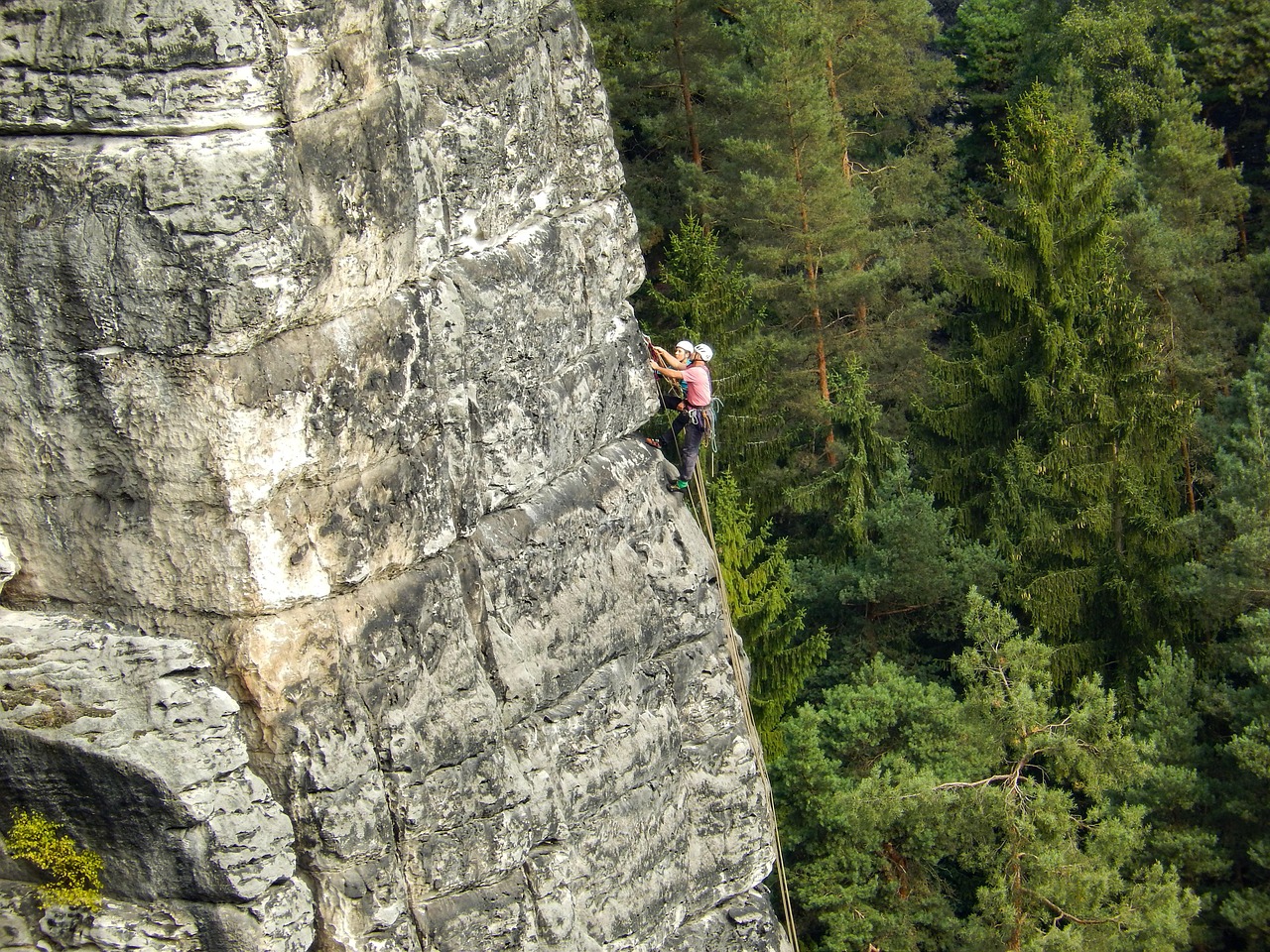 How Rock Climbers Can Secure Comprehensive Life Insurance
