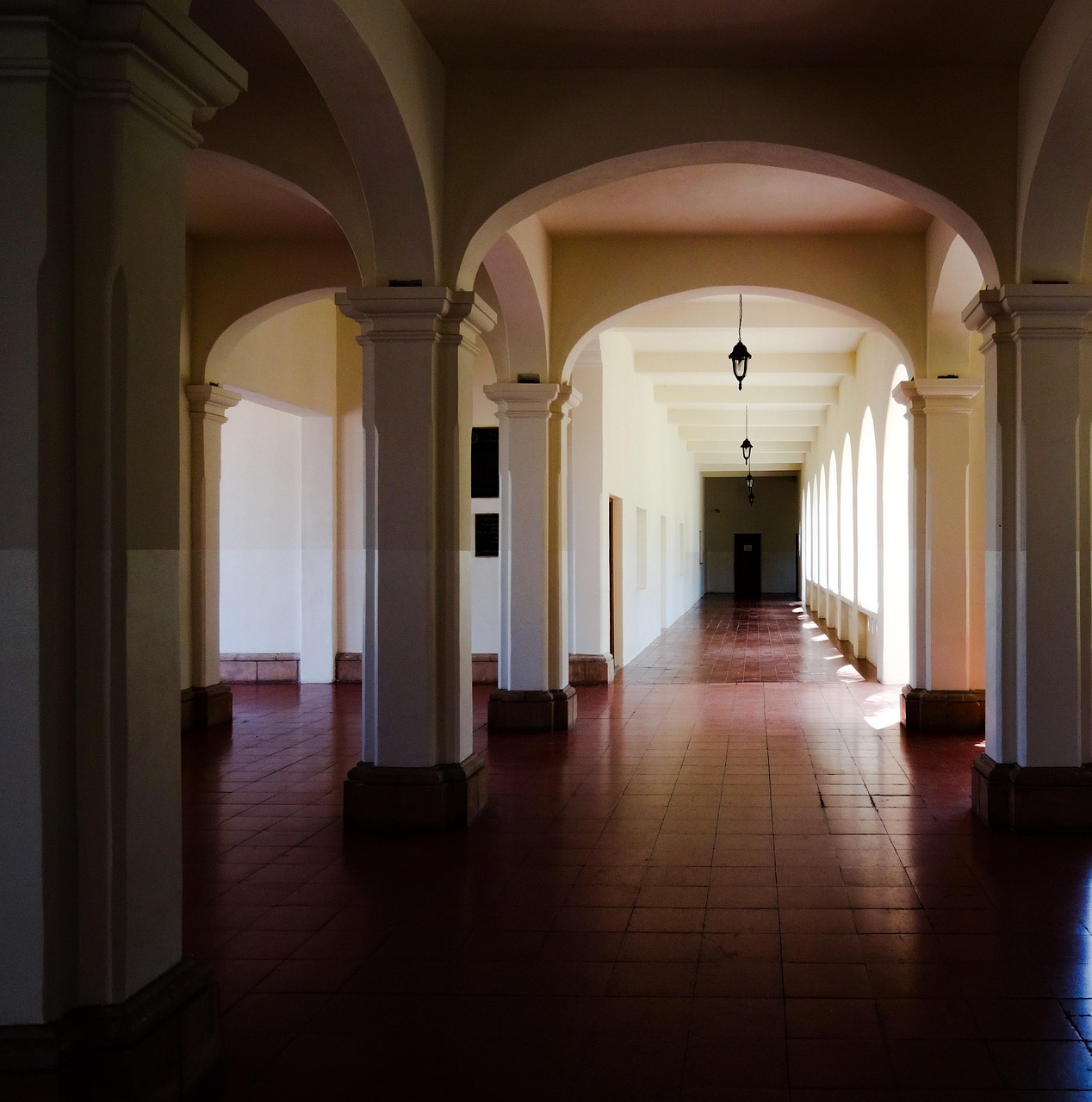Top 5 Benefits of Using Lanyards for School and University Safety