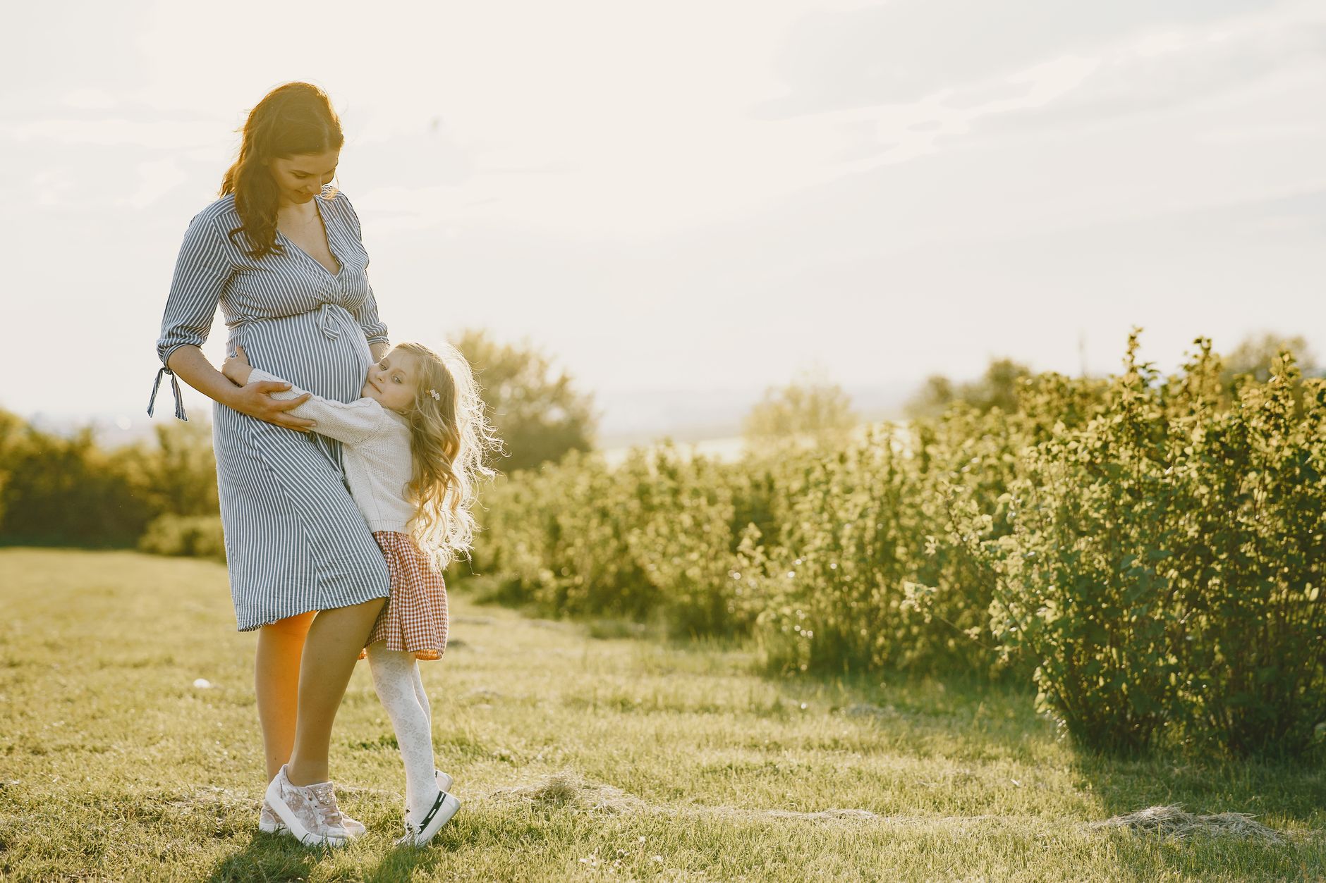 Hathaway’s Three Steps to Summer Pregnancy Style