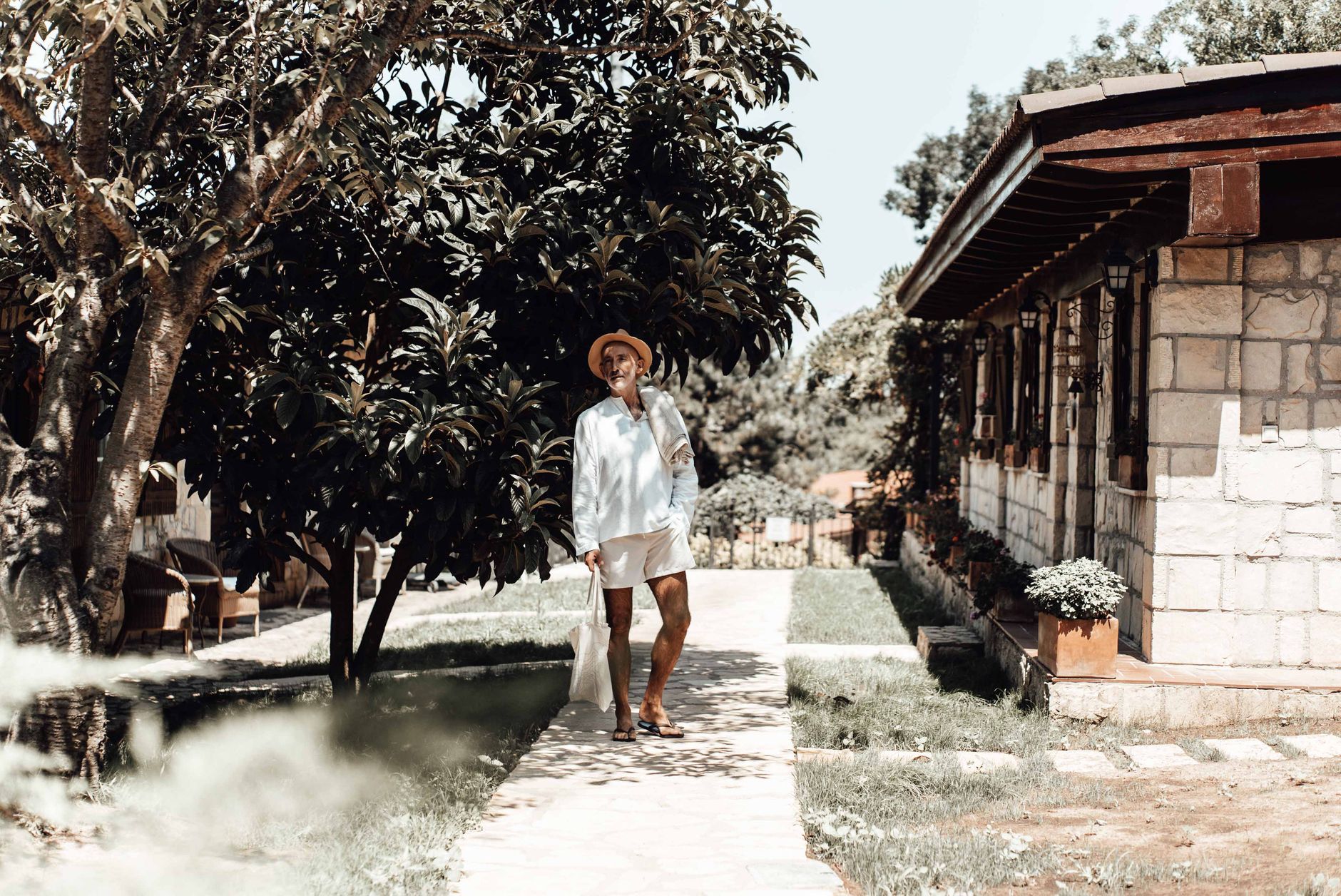 Linen shorts and wedge sandals win summer