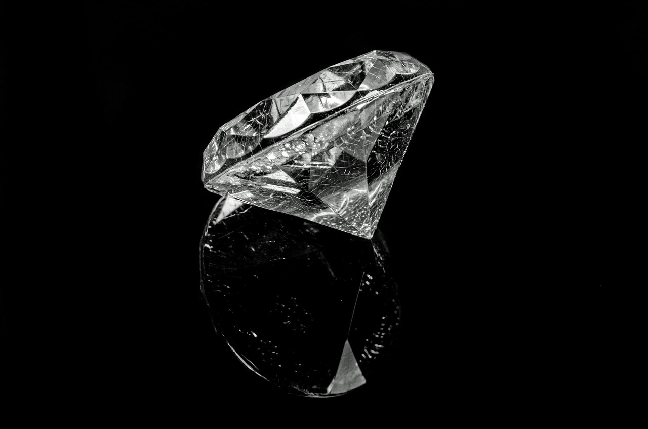 Stoke Golding’s Sparkling Gems: A Comprehensive Guide to Engagement Rings in Birmingham