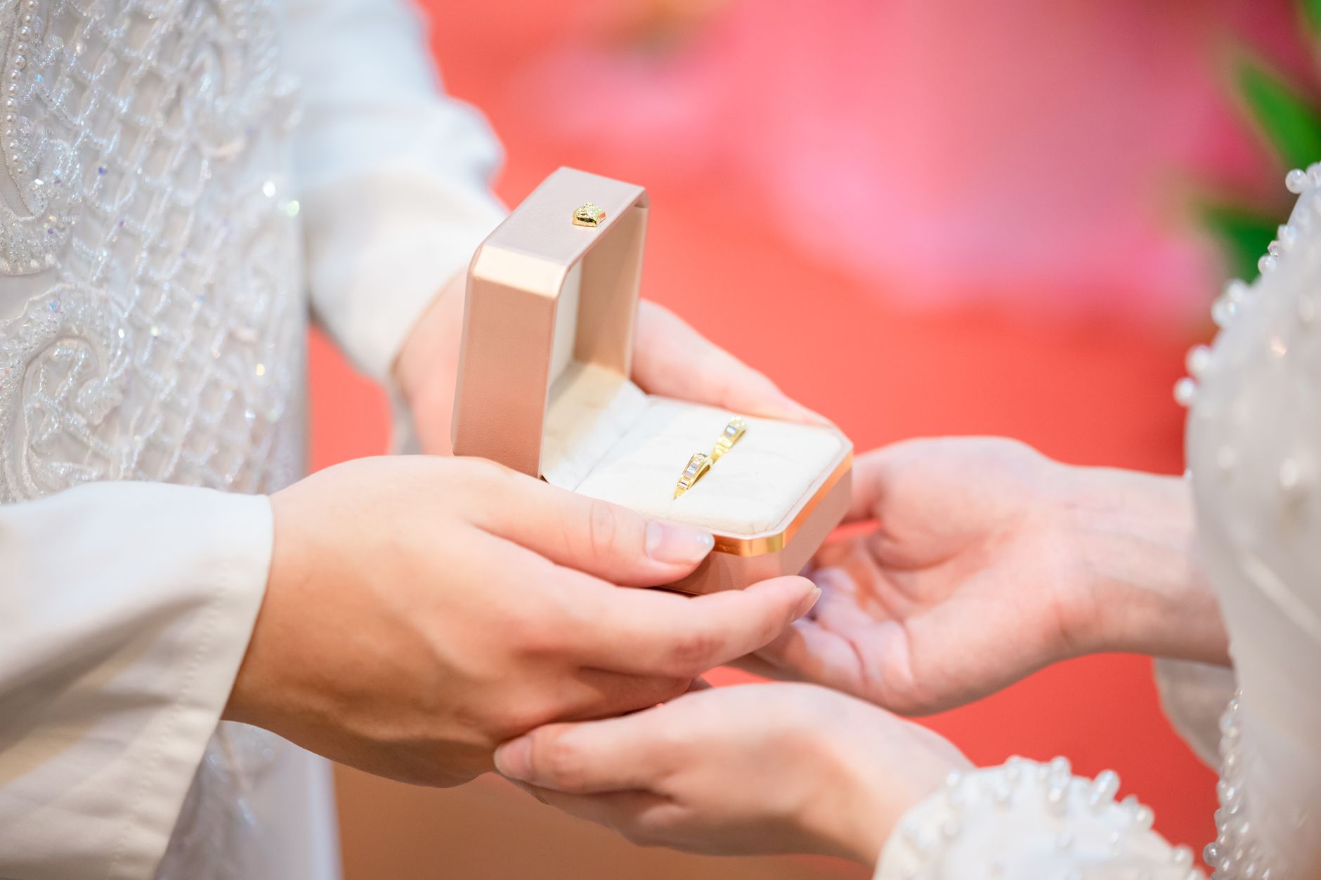 How to choose the perfect wedding band to go with your engagement ring