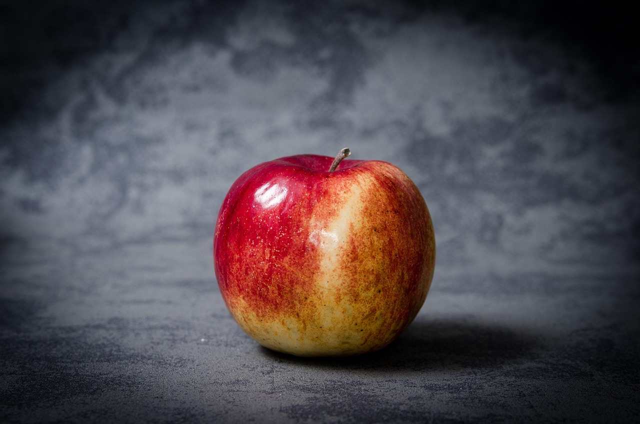 Apple CEO Shake-Up: Tim Cook Exits, John Ternus Takes Reins as New Chief Executive