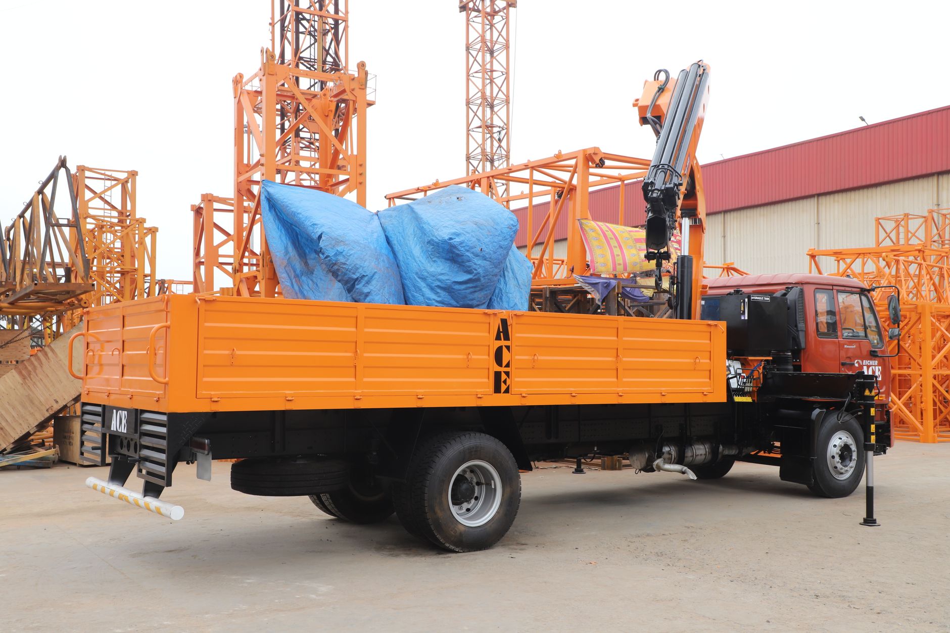 Why Side Loaders Are Ideal for Long and Heavy Loads