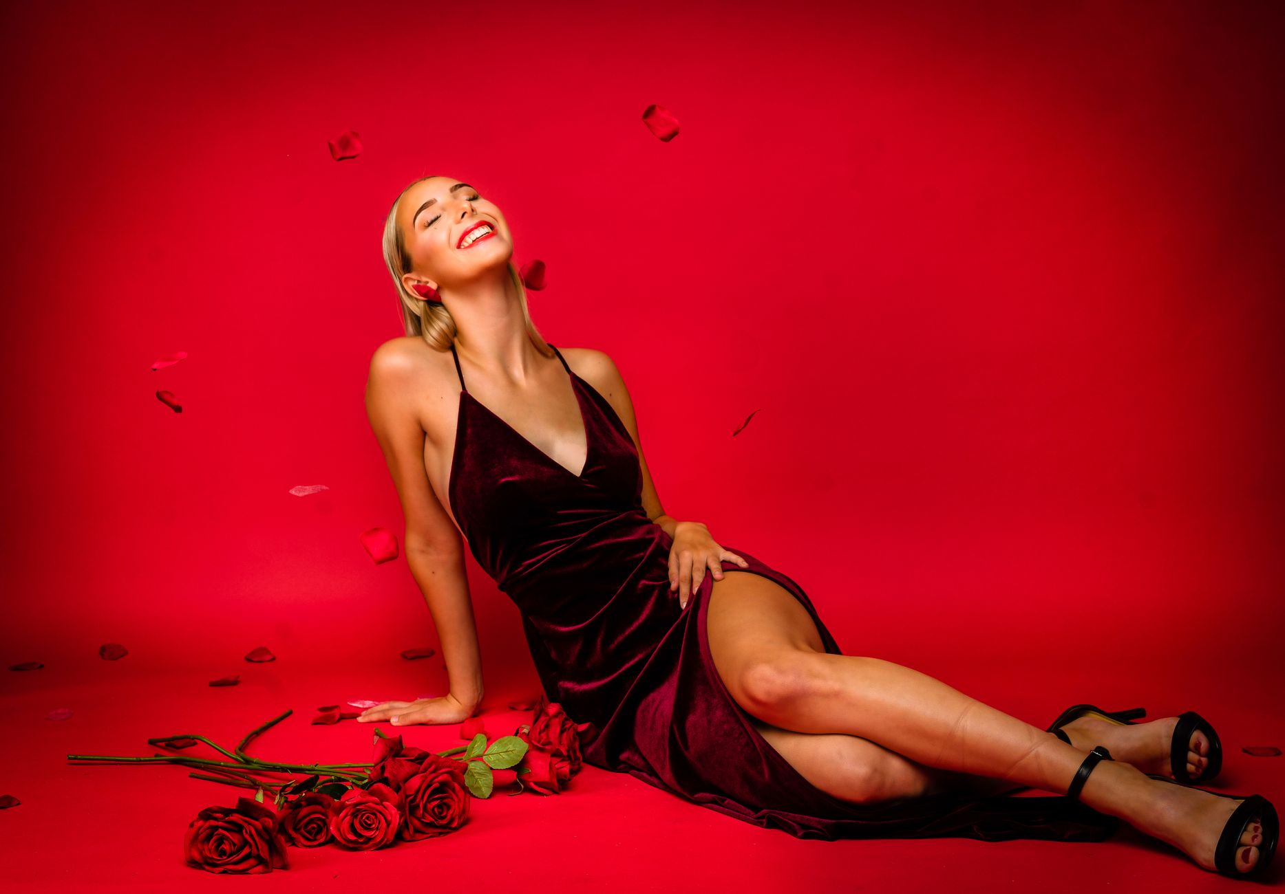 The Alluring Allure of the Latex Dress: A Sensuous Symphony of Style
