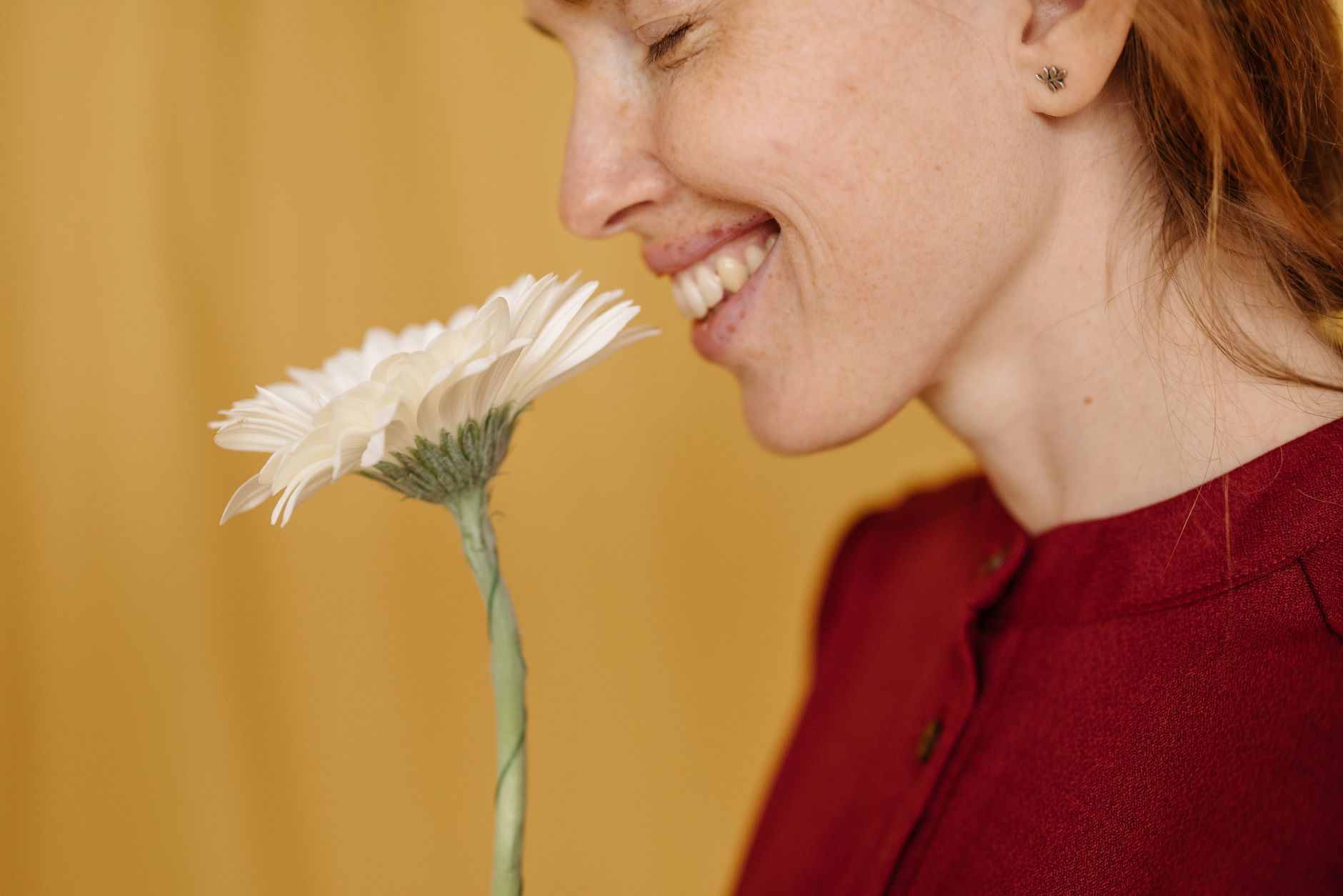 Natural White Tooth Smile with Natural Ingredients Blends
