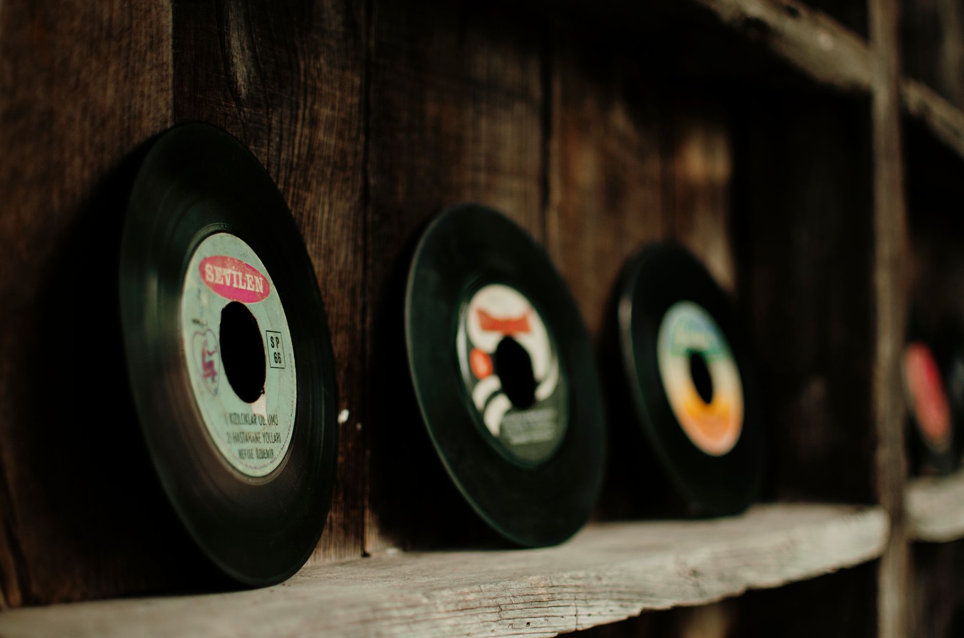 Record listing shifts focus to deeper capital markets