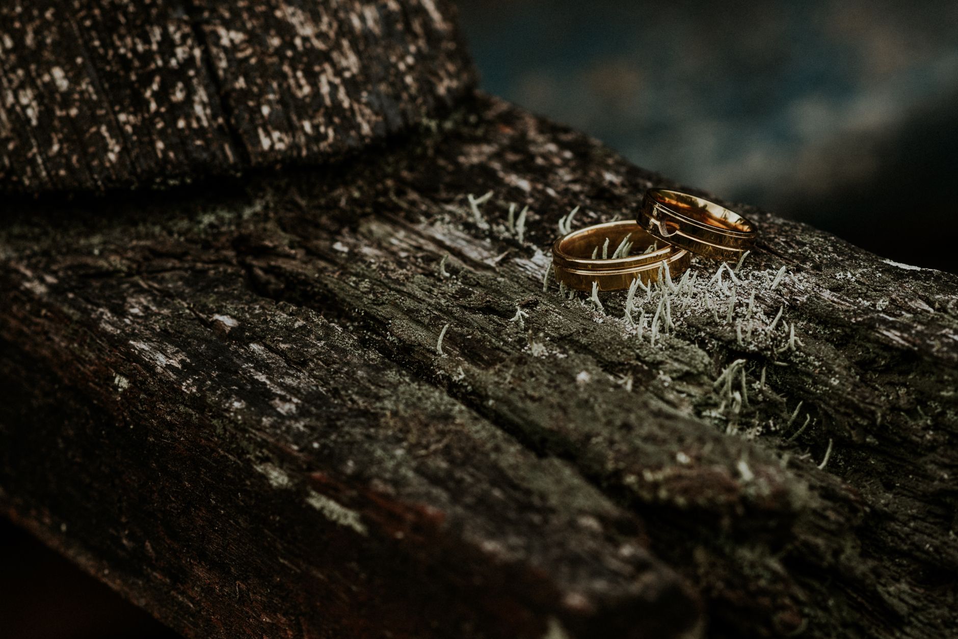The Psychology of Engagement Rings: Symbolism and Emotion