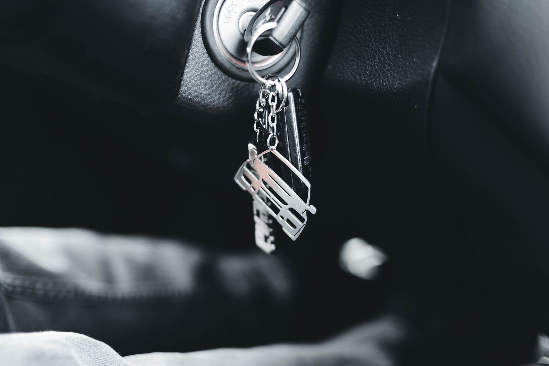 Choosing auto locksmith for your lost car keys