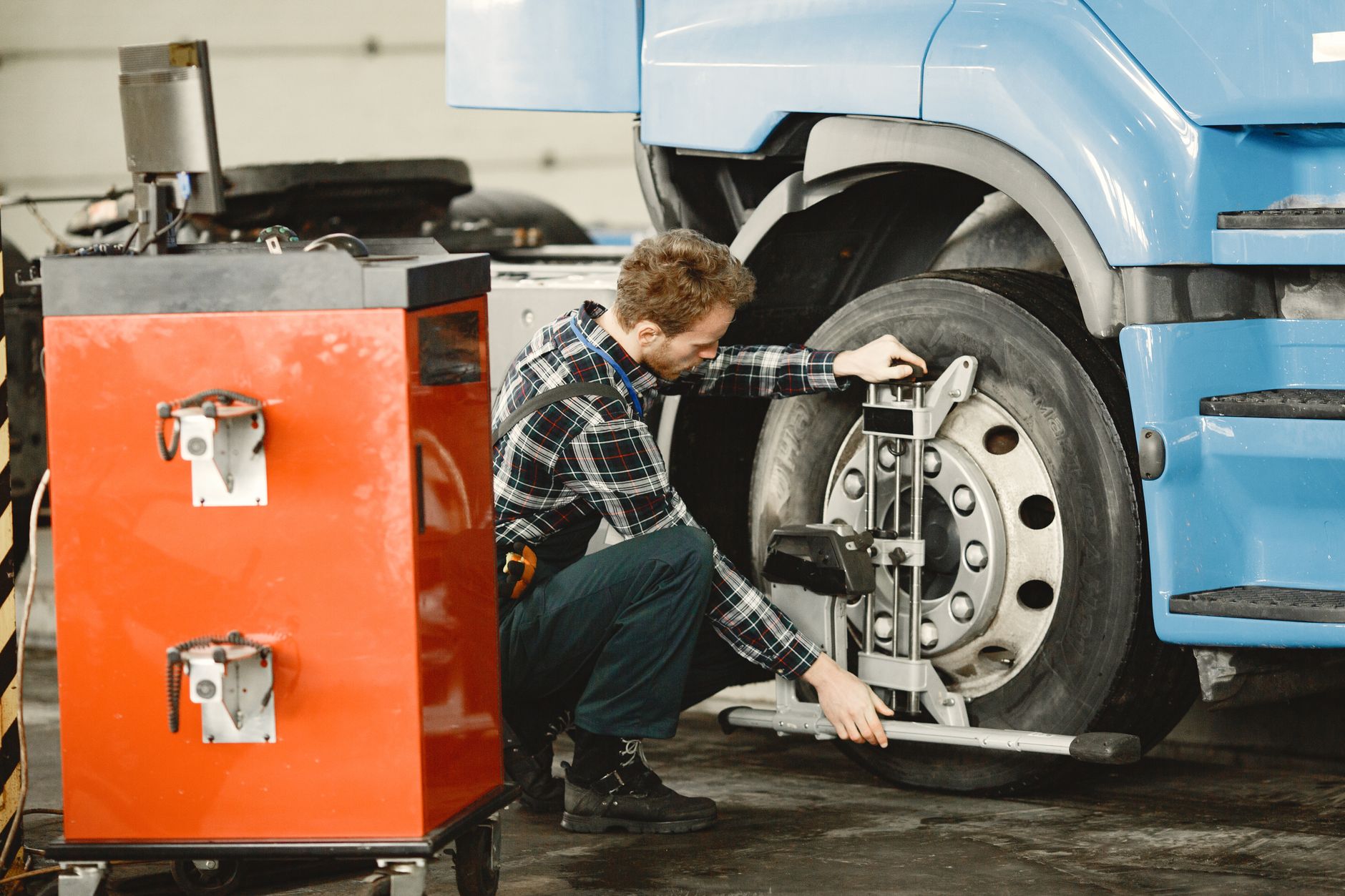 Navigating the Road to Reliable Truck Repairs: A Comprehensive Guide on Choosing the Right Repair Location