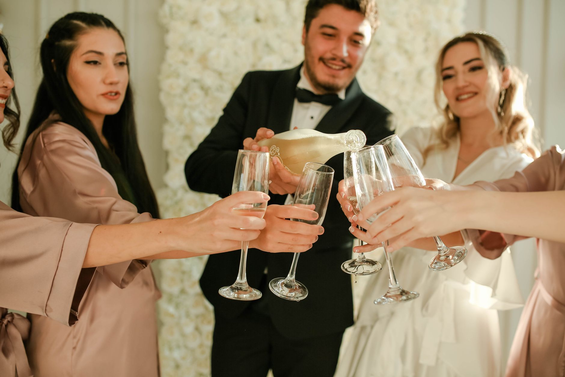 Tips for Making a Wedding Party Festive and Memorable