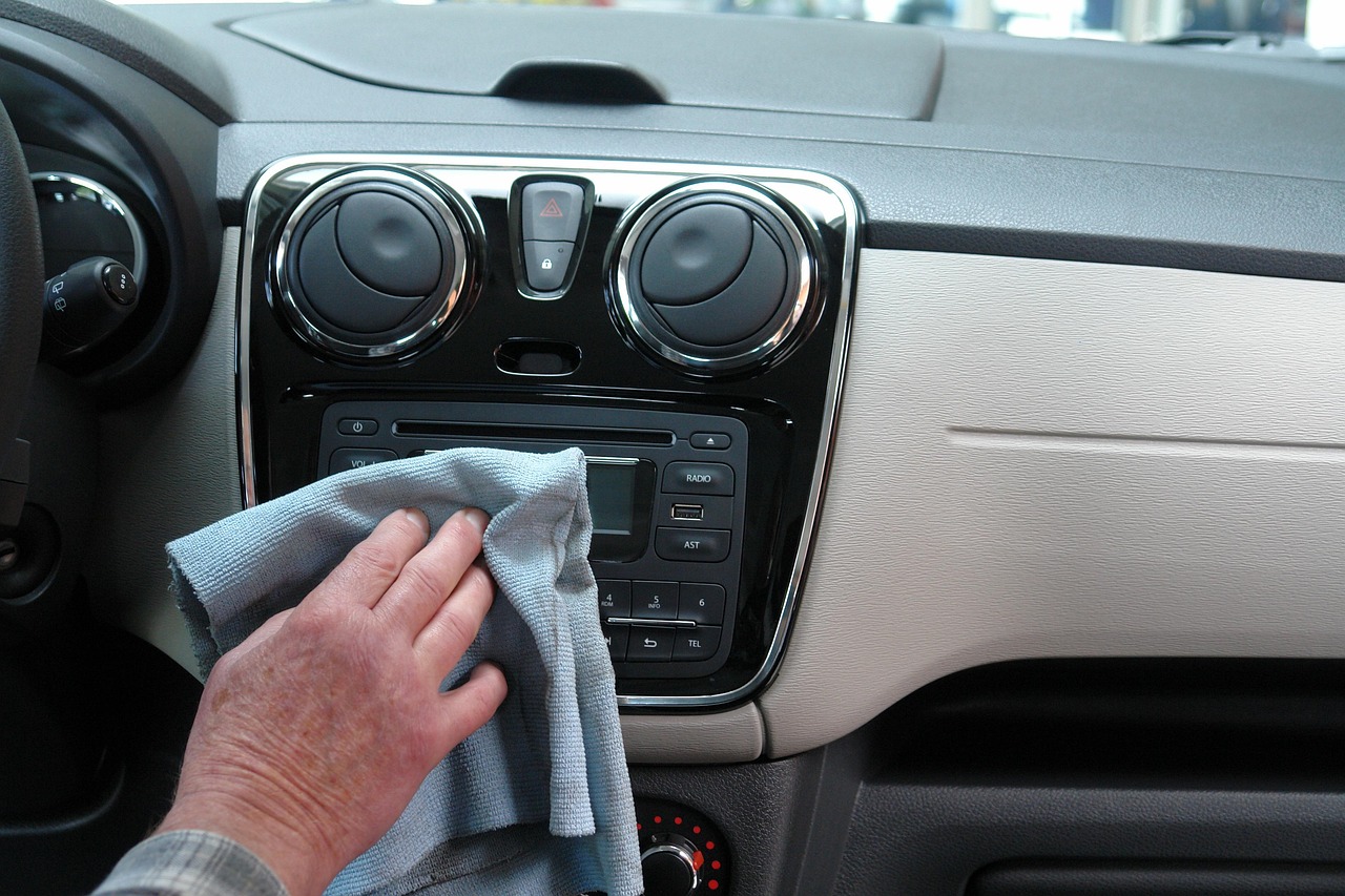 Surface Cleaning And Deep Cleaning The Home And Office During The Pandemic