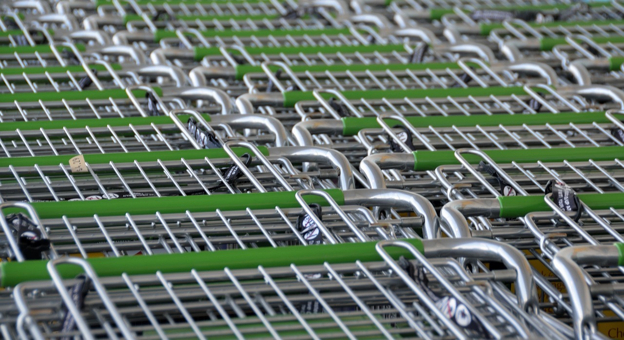 Private brands boost club and supermarket sales
