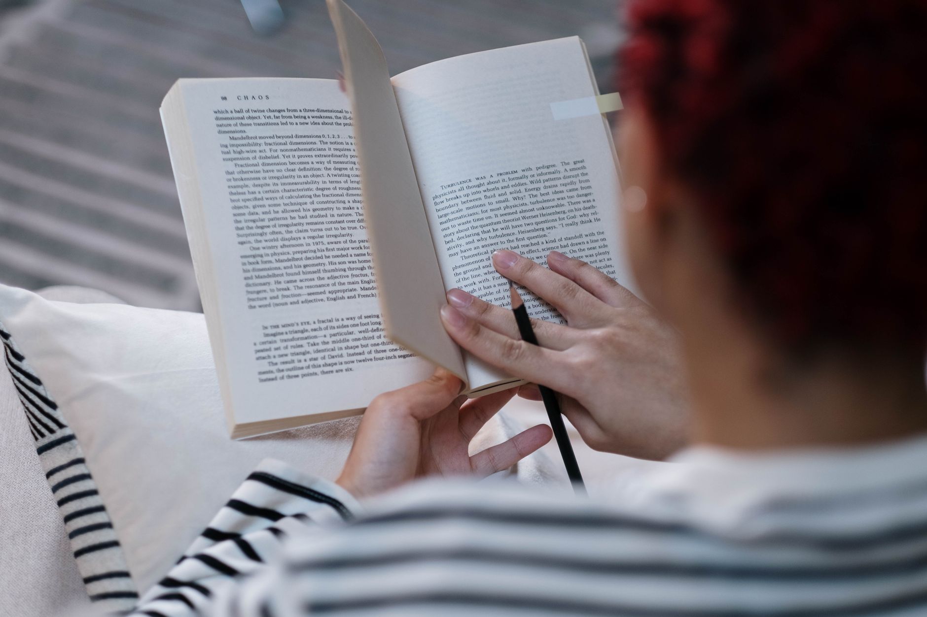 Your brain fills in skipped words while reading