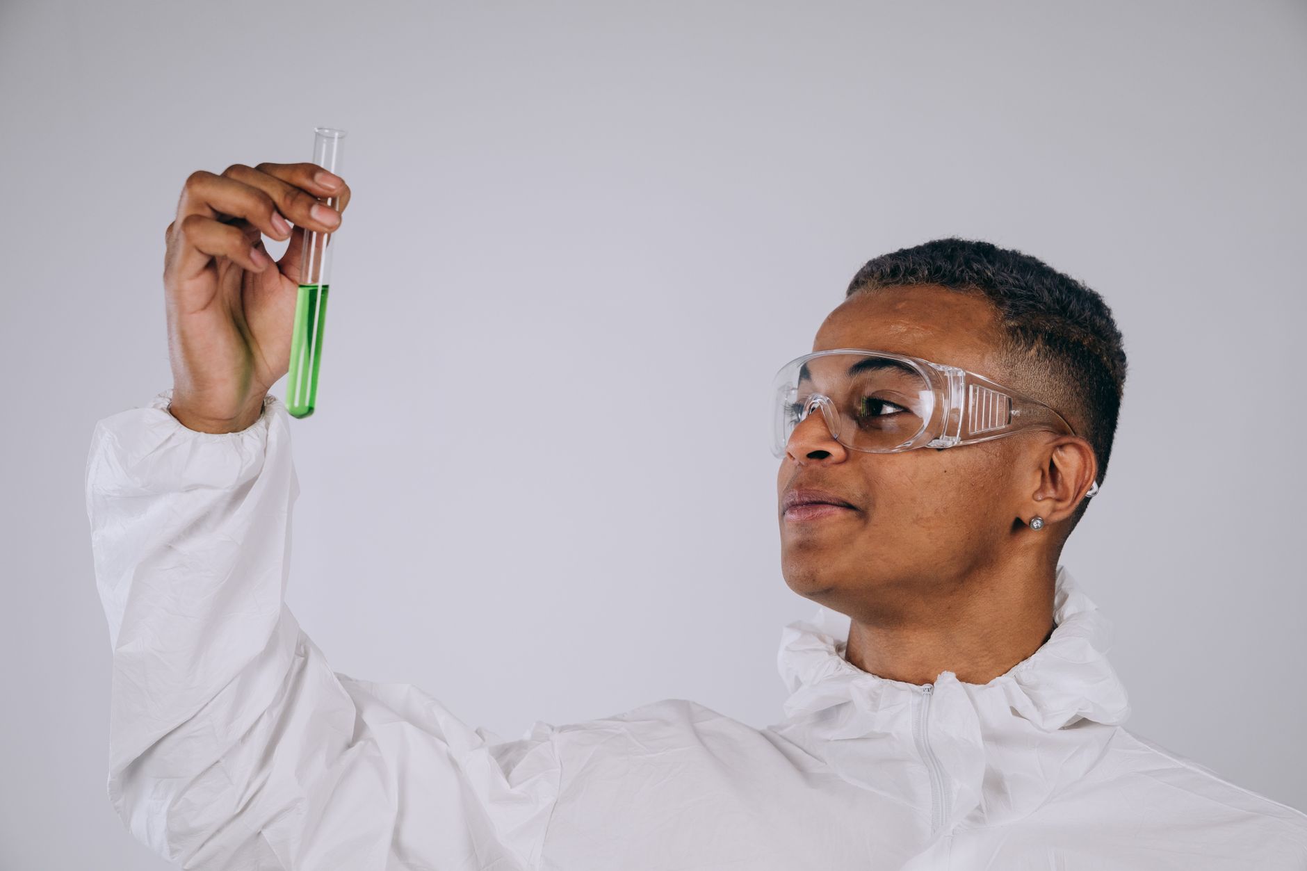 Are you thinking about taking a DNA paternity test? We tell you everything you need to know