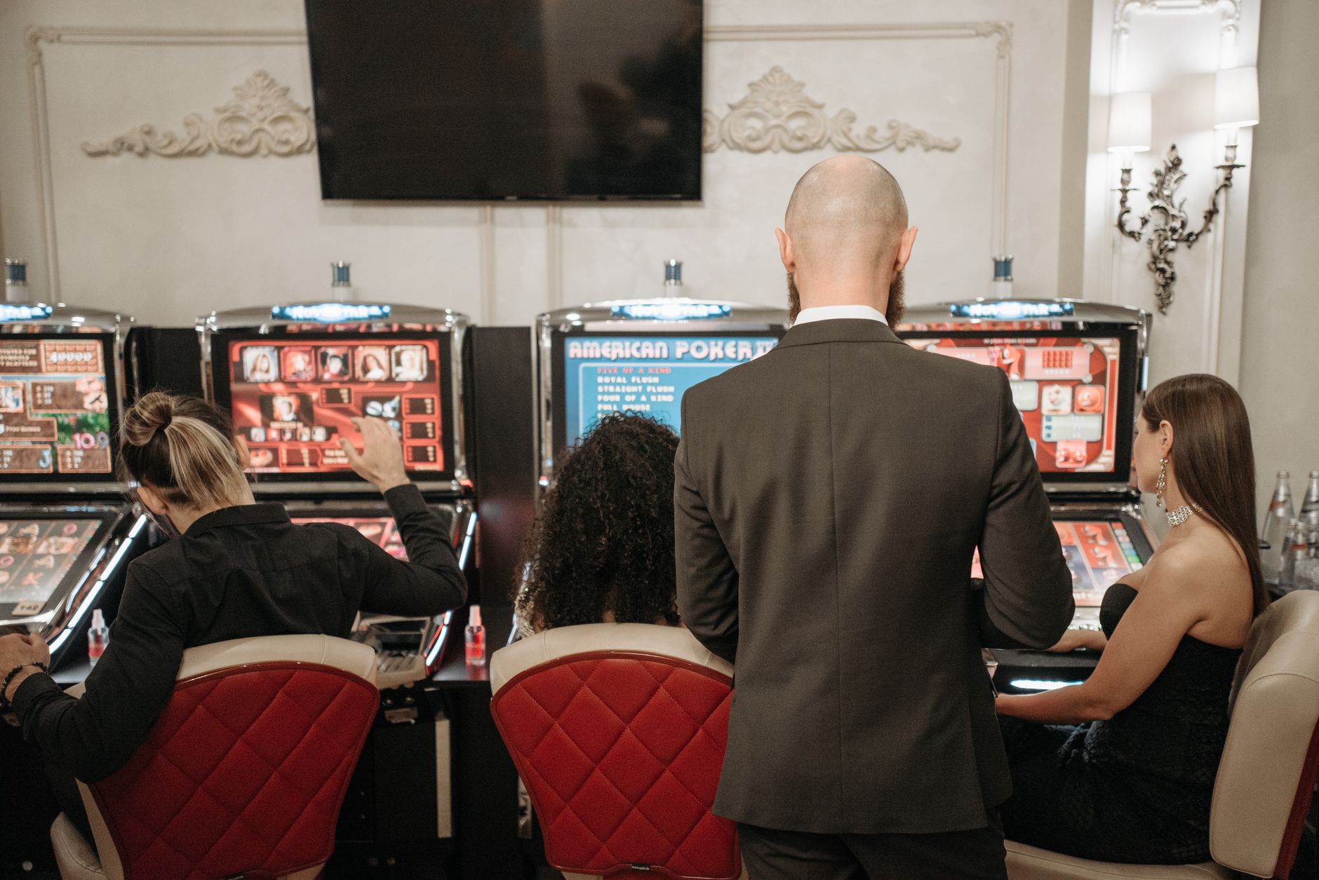 How Different Is Online Gambling To A Real Casino