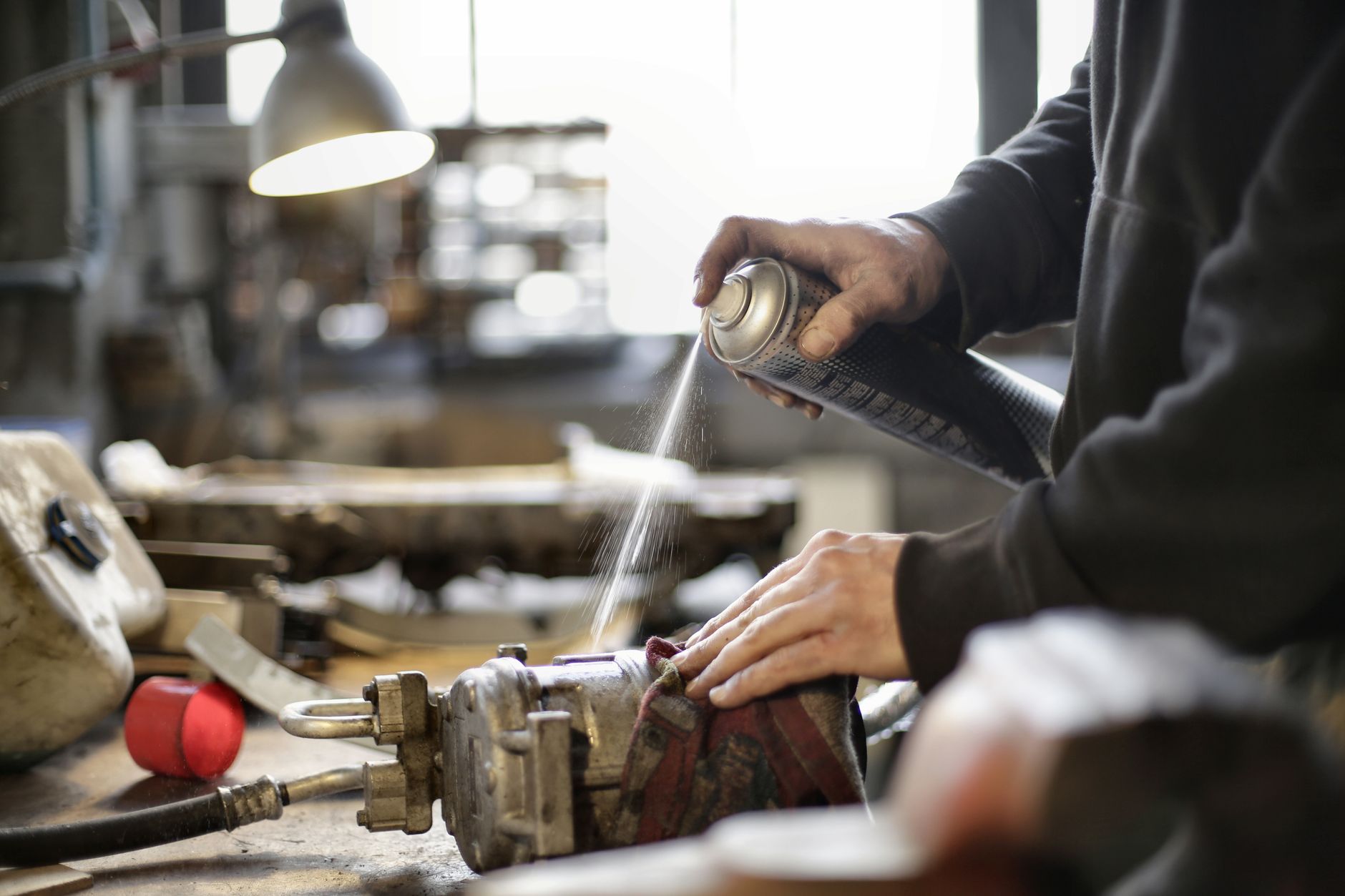What to Look for When Buying a Super Penetrant Metal Lube