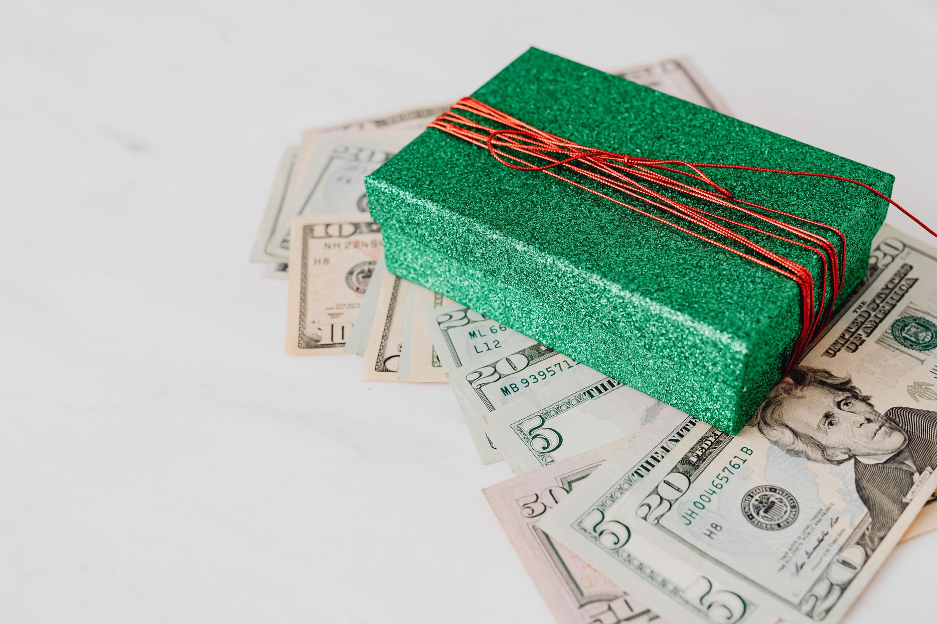 5 Gifts Other Than Money That Can Be Given To Outstanding Employees
