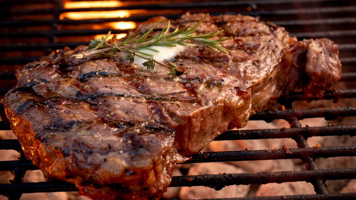 Record Steak Prices Persist Despite High Costs