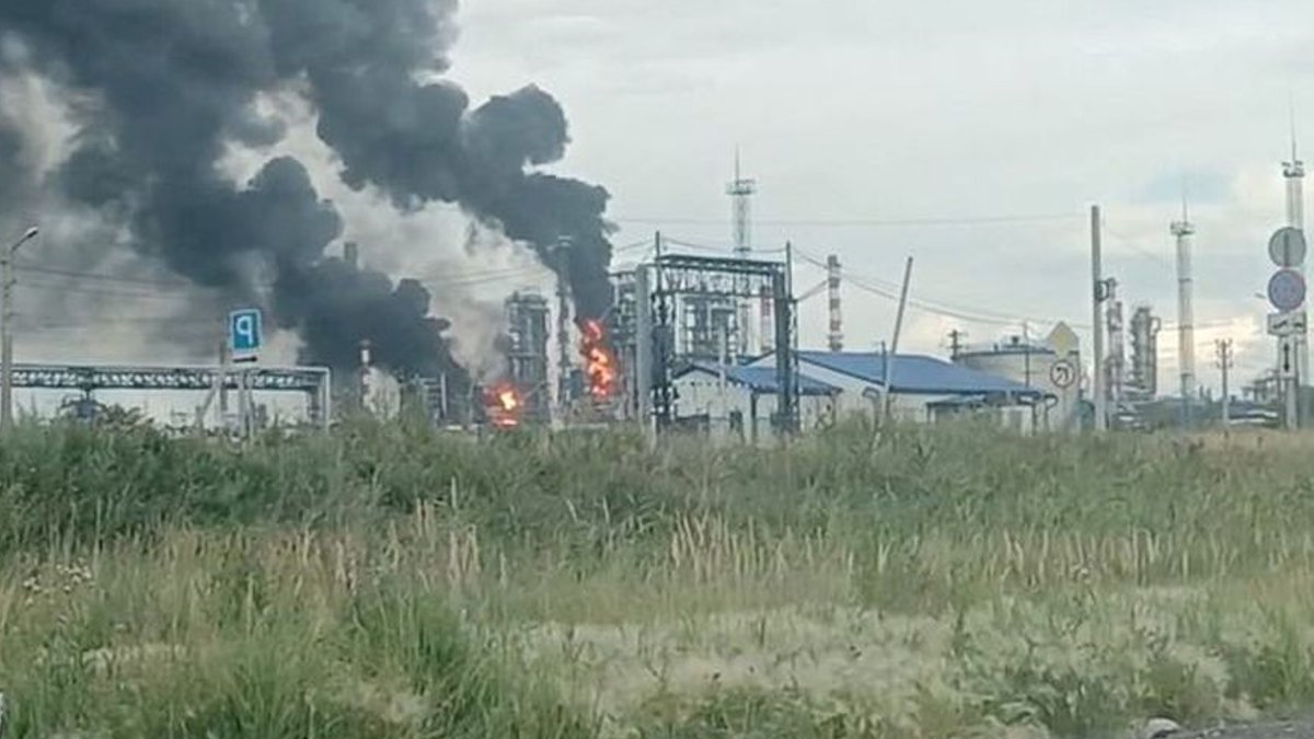 Russian refinery halts operations after drone strike Russian refinery halts operations after drone strike - drone strike