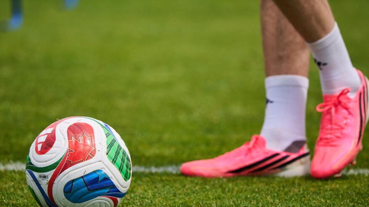 World Cup balls return to pitch during matches World Cup balls return to pitch during matches - world cup balls return pitch