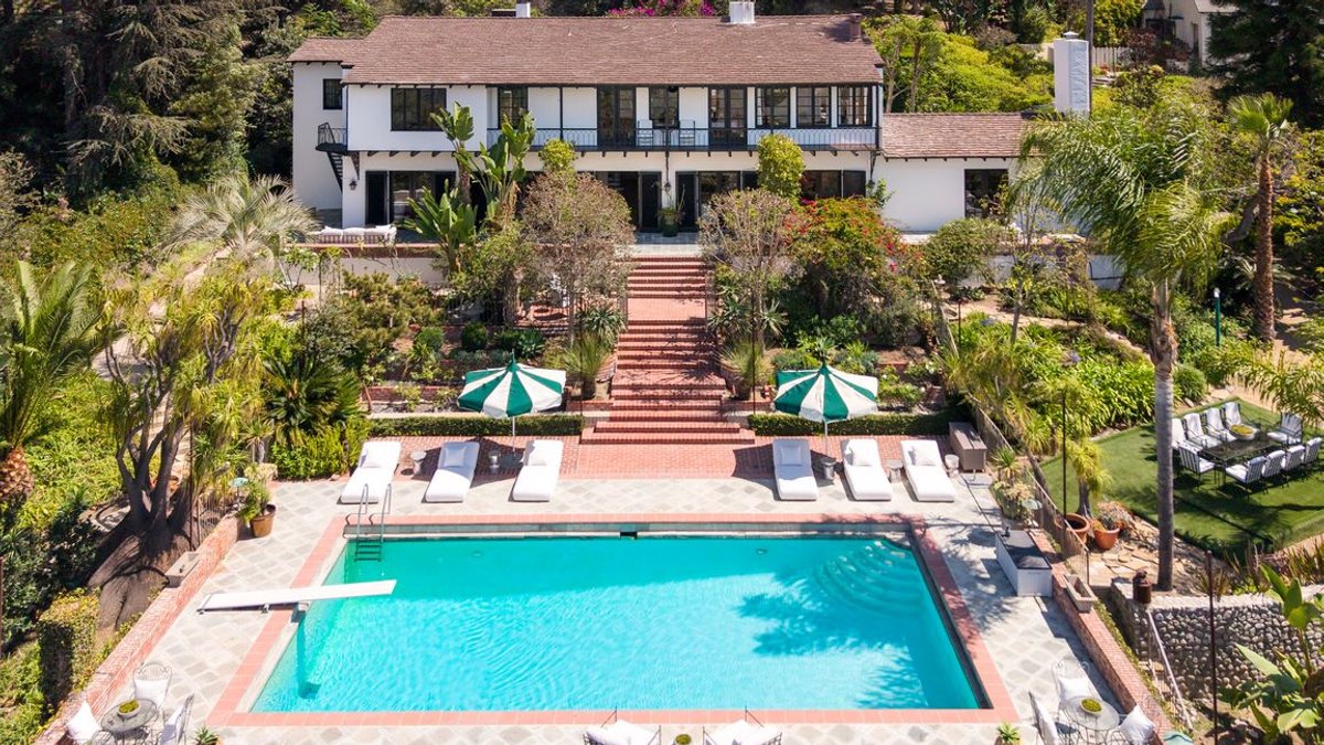 Helen Mirren Sells Hollywood Hills Estate Helen Mirren Sells Hollywood Hills Estate - hollywood hills