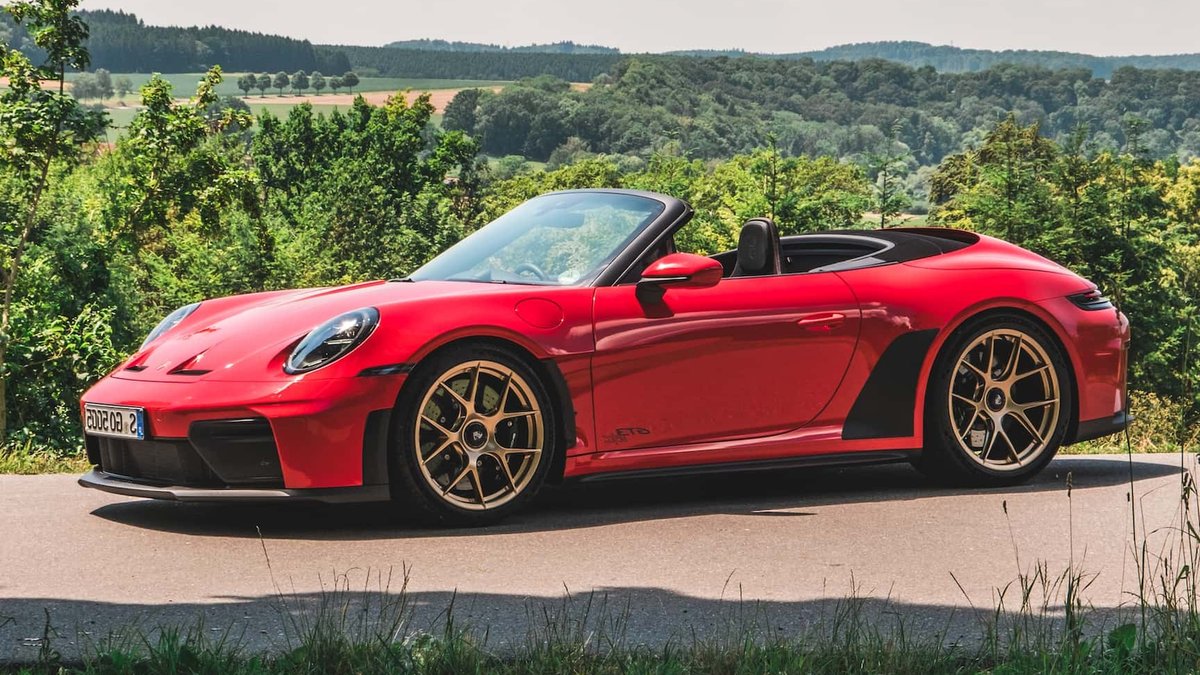 Porsche 911 outsells Taycan nearly five to one - porsche 911