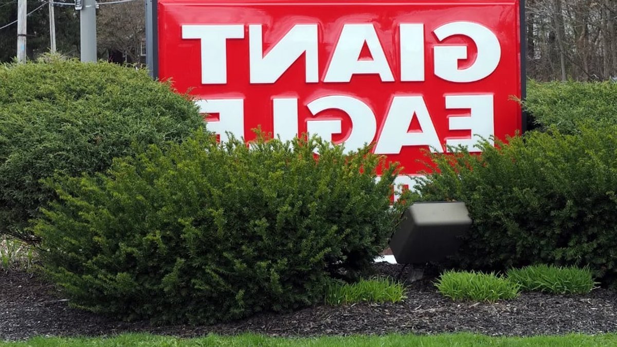 Giant Eagle cuts prices on 300+ items, holds them Giant Eagle cuts prices on 300+ items, holds them - price cuts