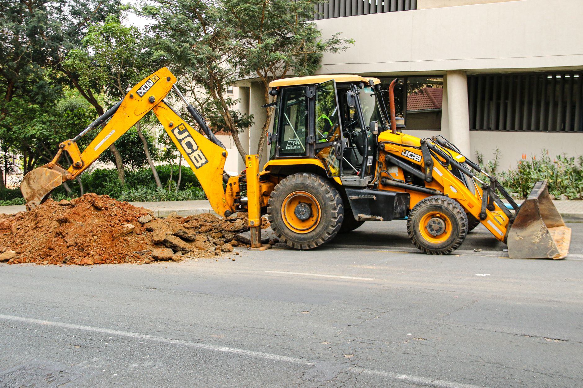 Side Loader Advantages in Urban and Tight Spaces