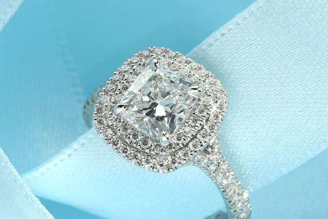 Beyond the City Centre: Finding Stunning Lab Grown Engagement Rings in London’s Suburbs