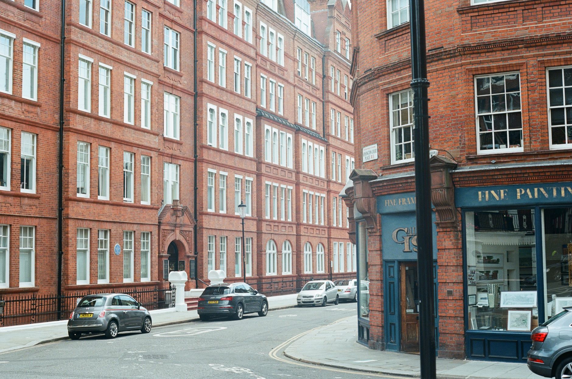 London’s Diamond District: A Haven for Exquisite Engagement Rings