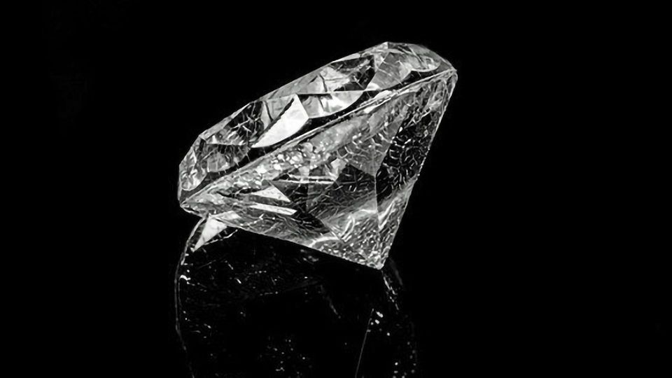 Manchester Says “I Do” Responsibly: Lab-Grown Diamonds Offer a Conflict-Free Choice for Anniversaries