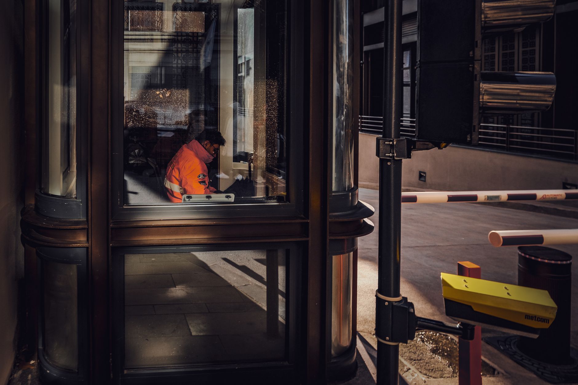 How Security Guards Actually Work and What You Can Learn from Them?