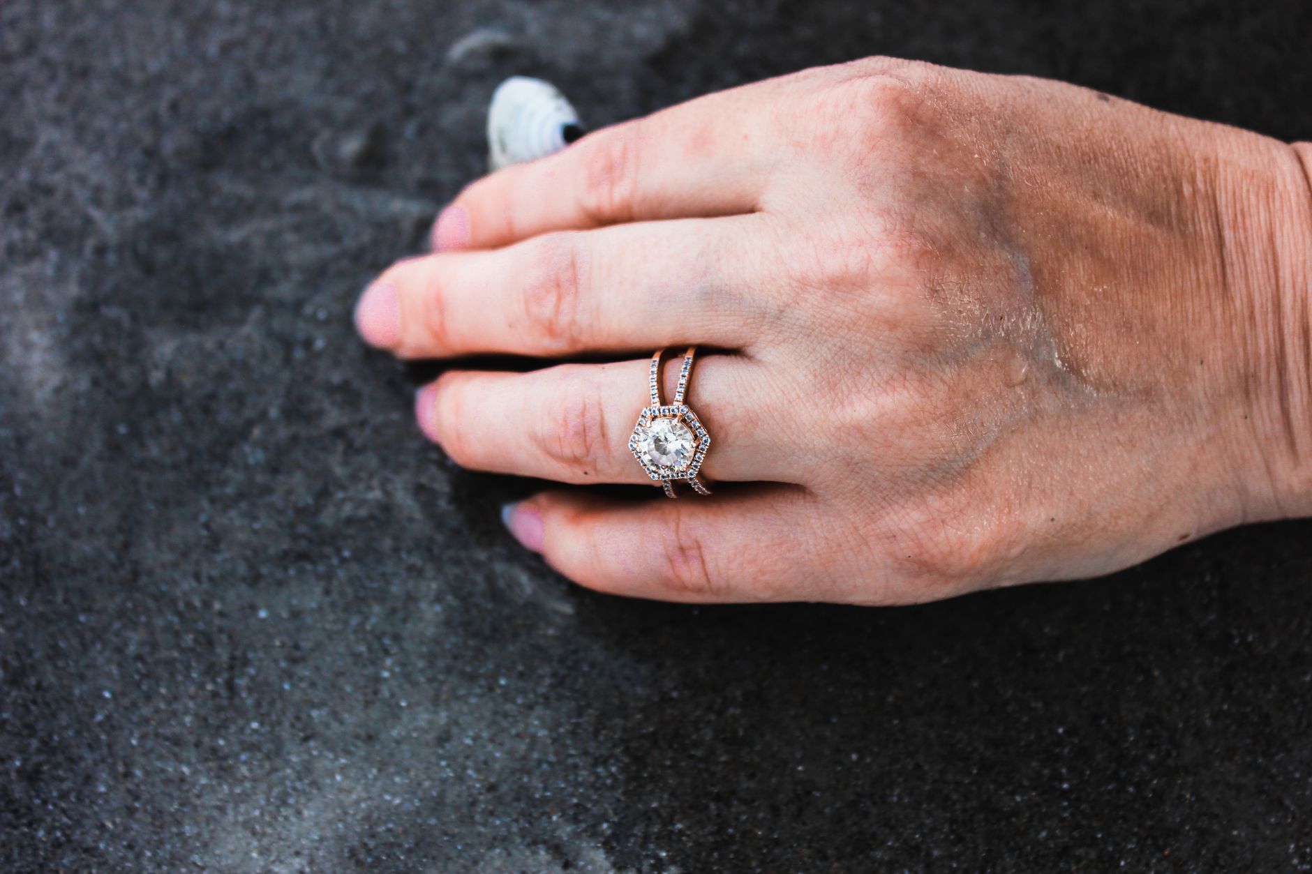 People Prefer Oval Rings Over Brilliant Round Rings
