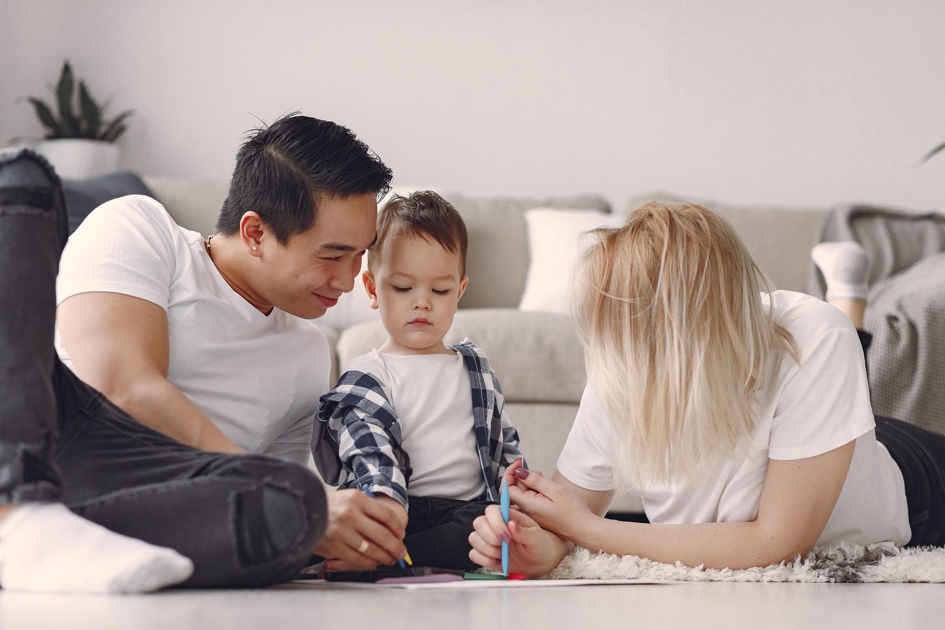 Parents Must Know These 5 Things Before Giving Gadgets to Children