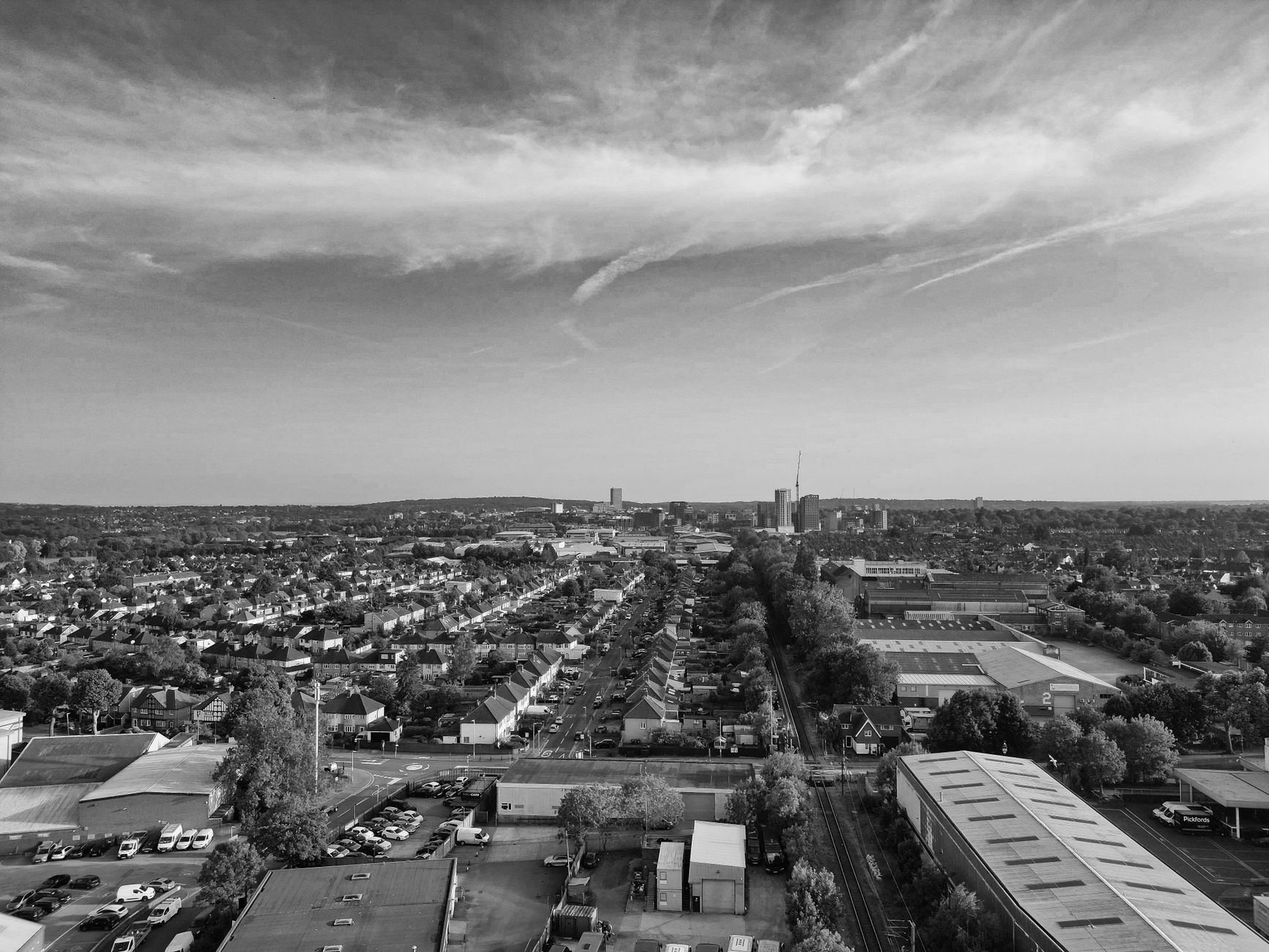 East Bedfont’s Skyline Sparkle: Lab Created Gems for Modern Love